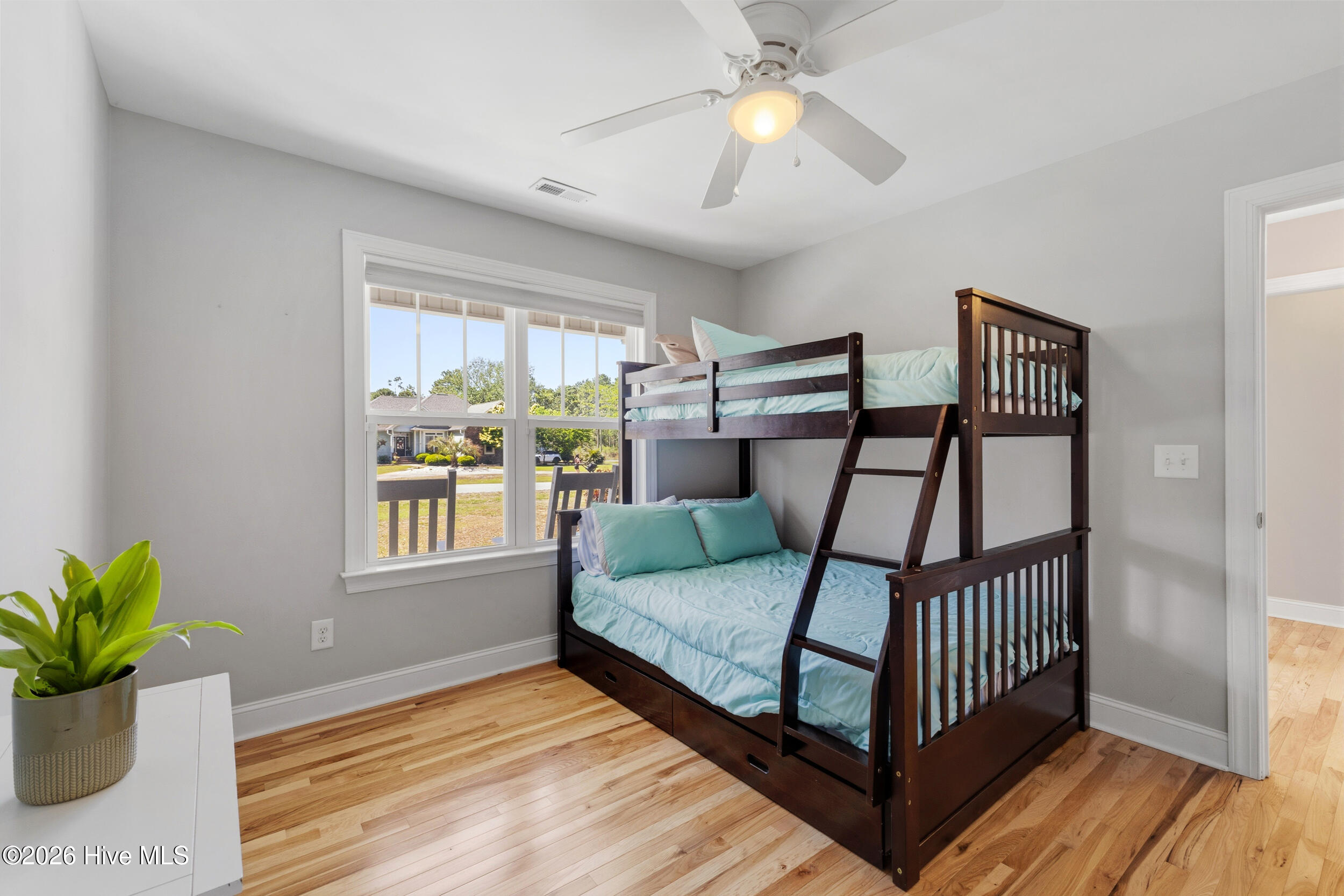 100569196 | Photo 27