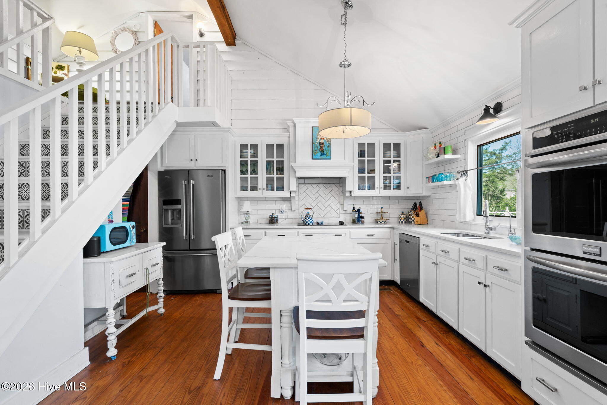 100562668 | Photo 13