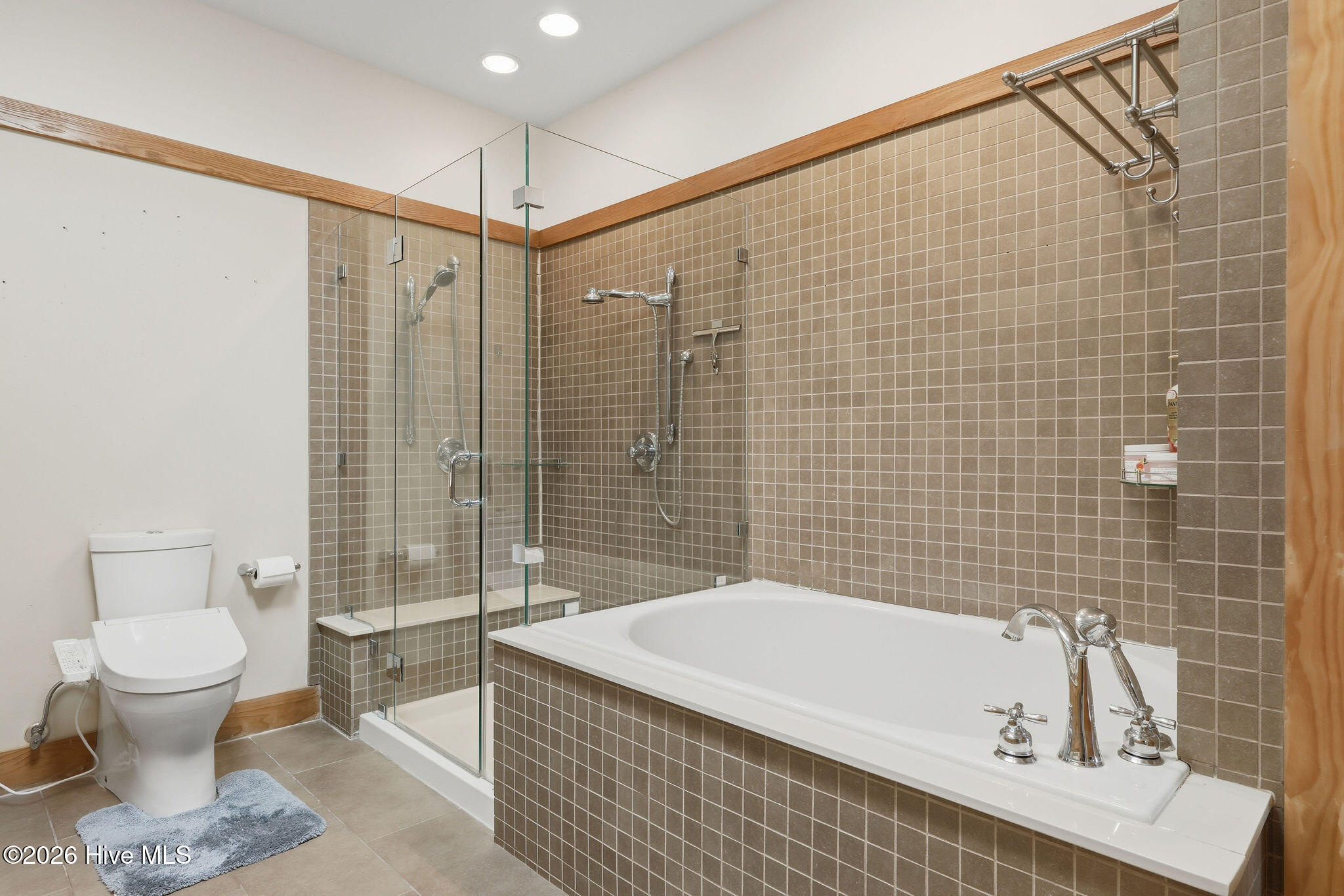 100569152 | Photo 37