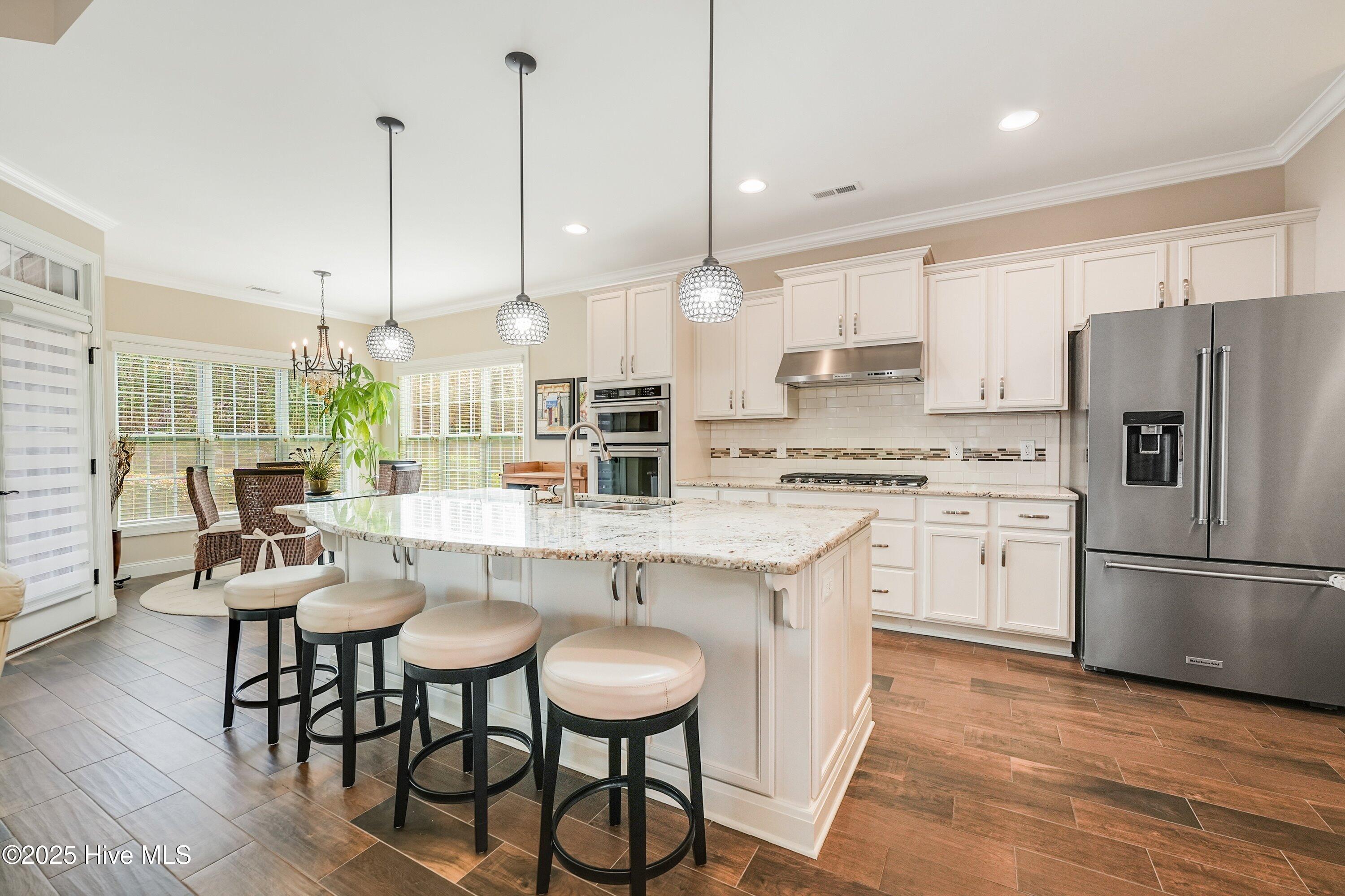 100528455 | Photo 12