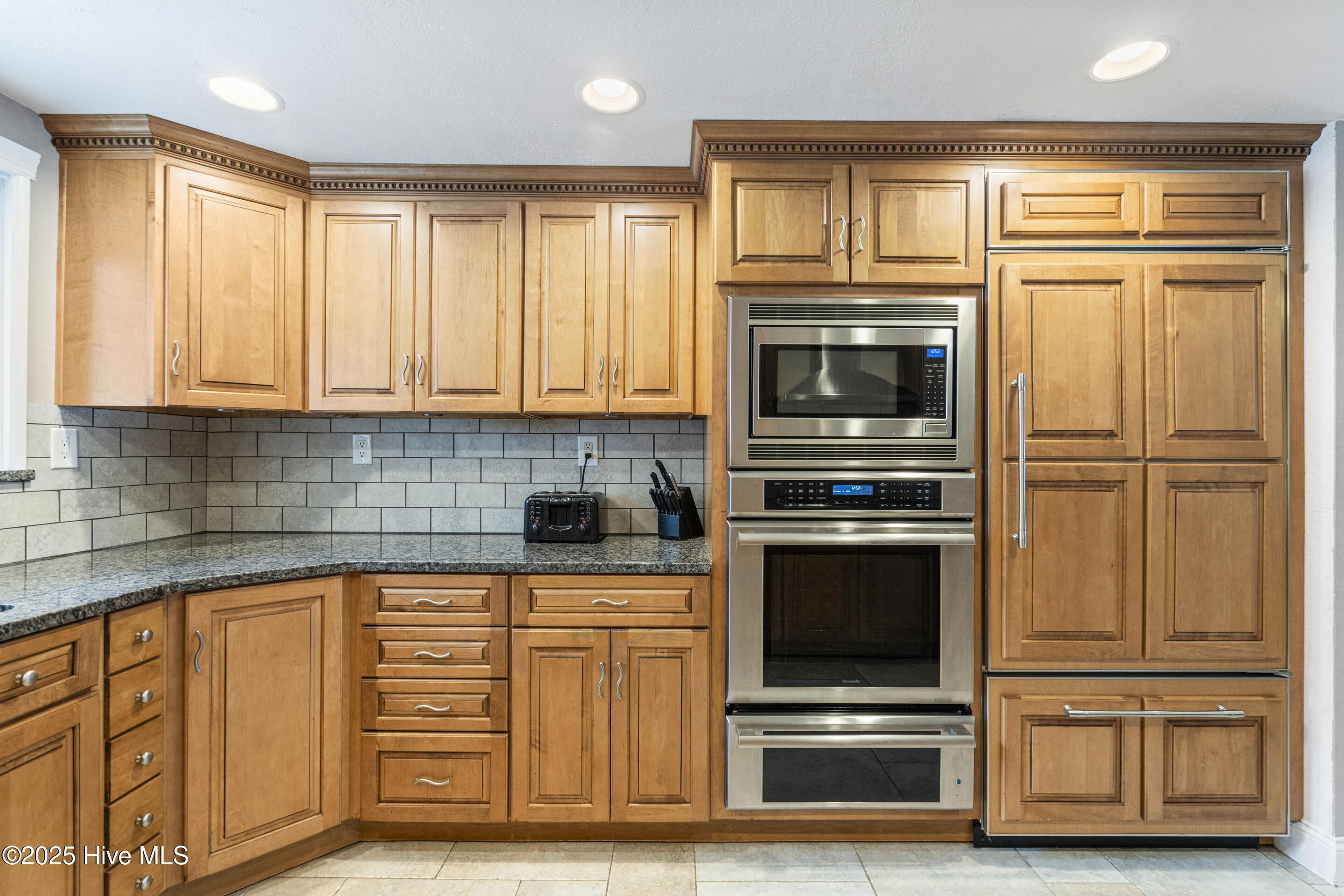 100569480 | Photo 21