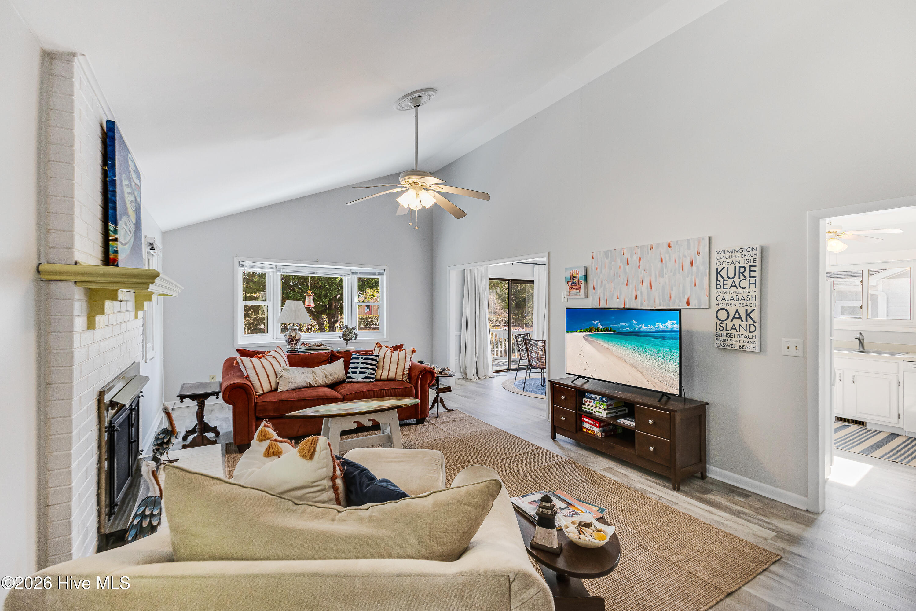 100547384 | Photo 28