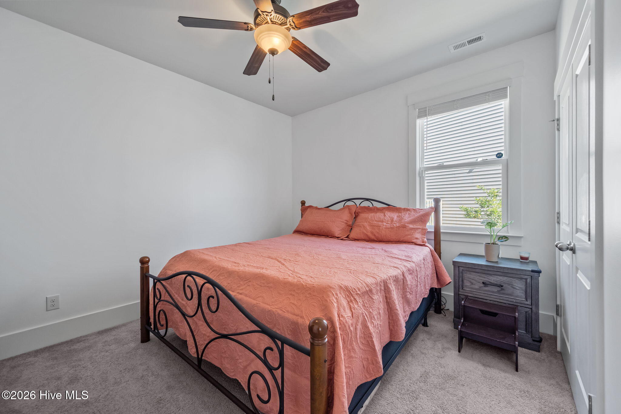 100566590 | Photo 32