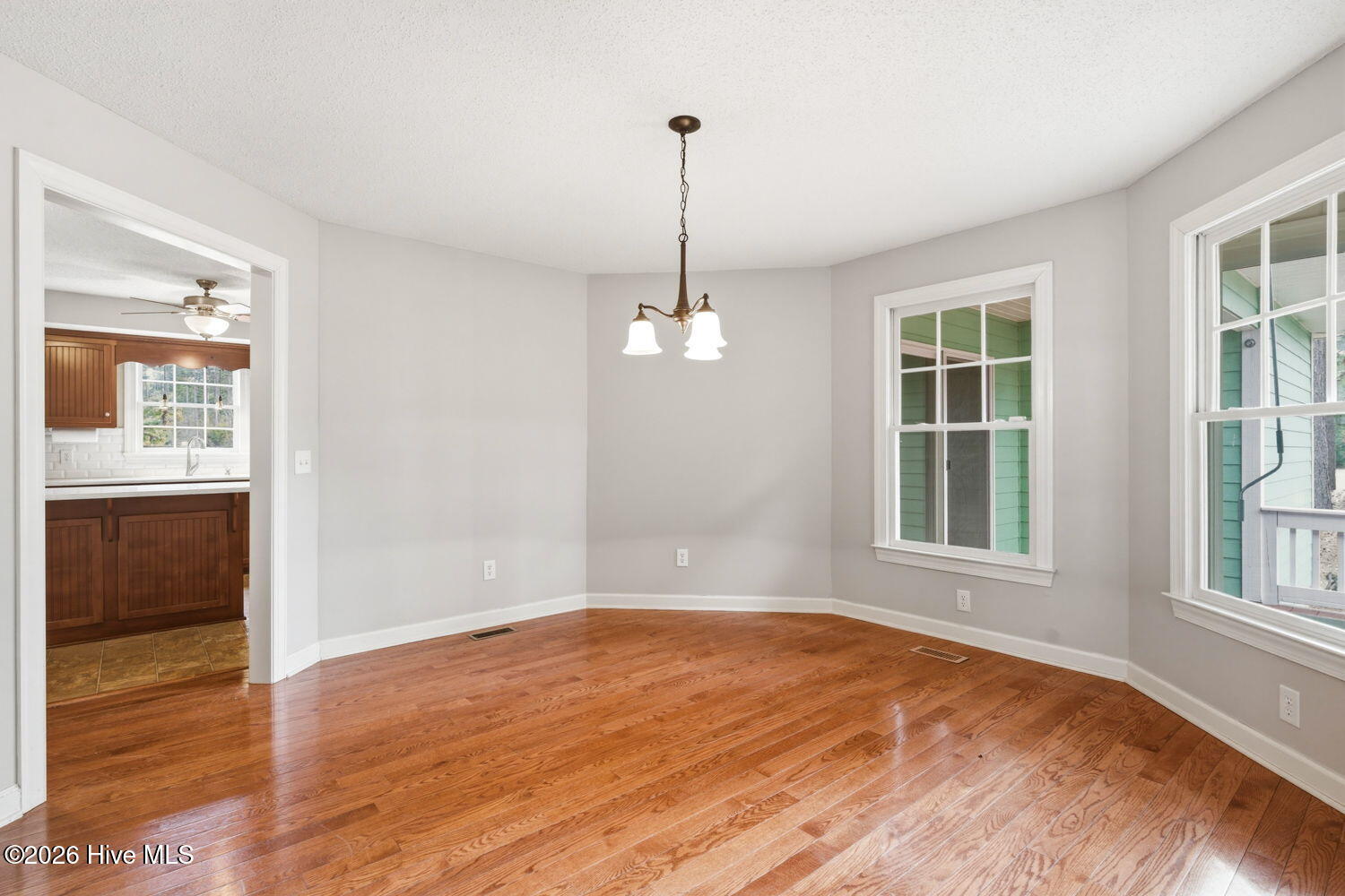 100559475 | Photo 25