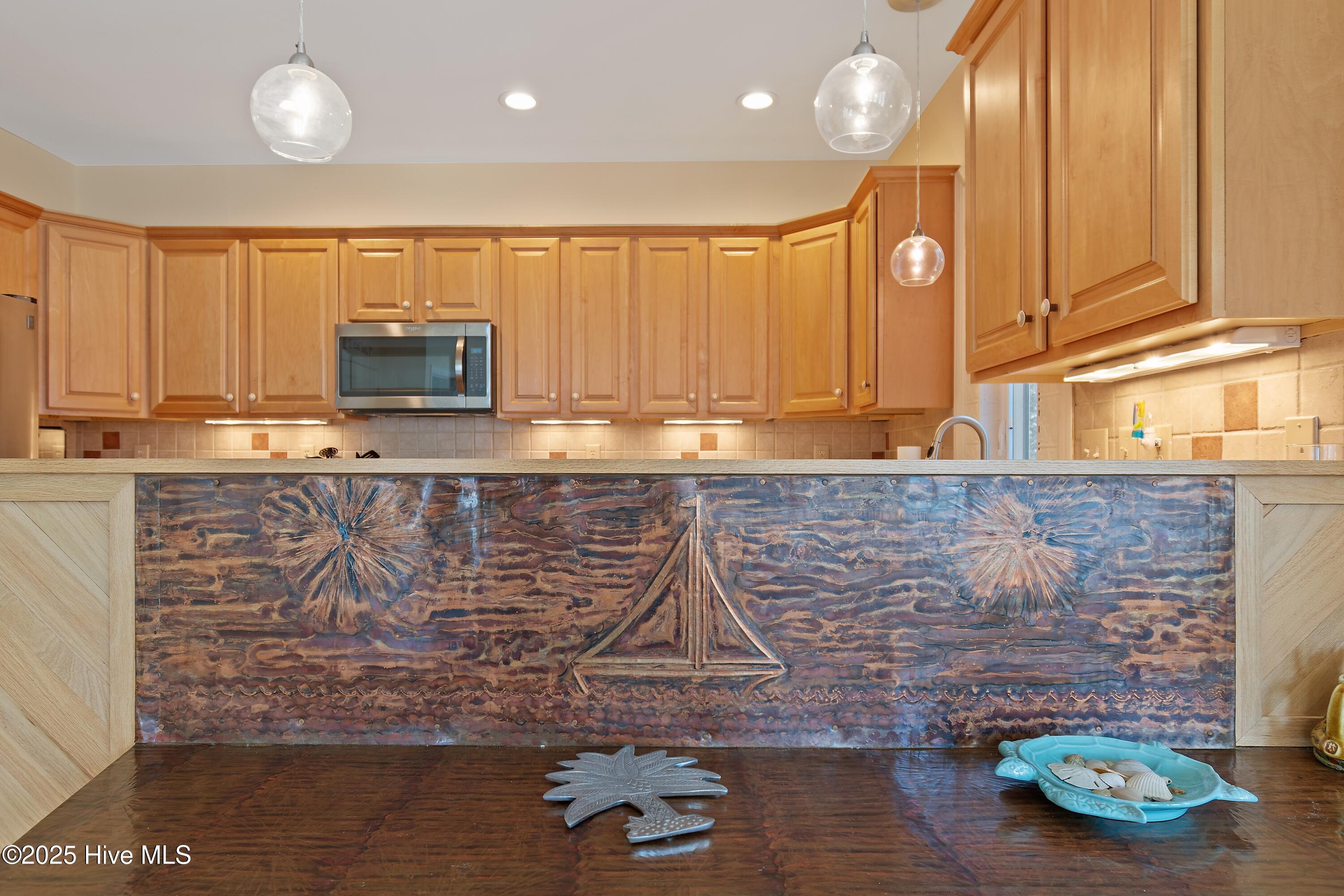 100533940 | Photo 19