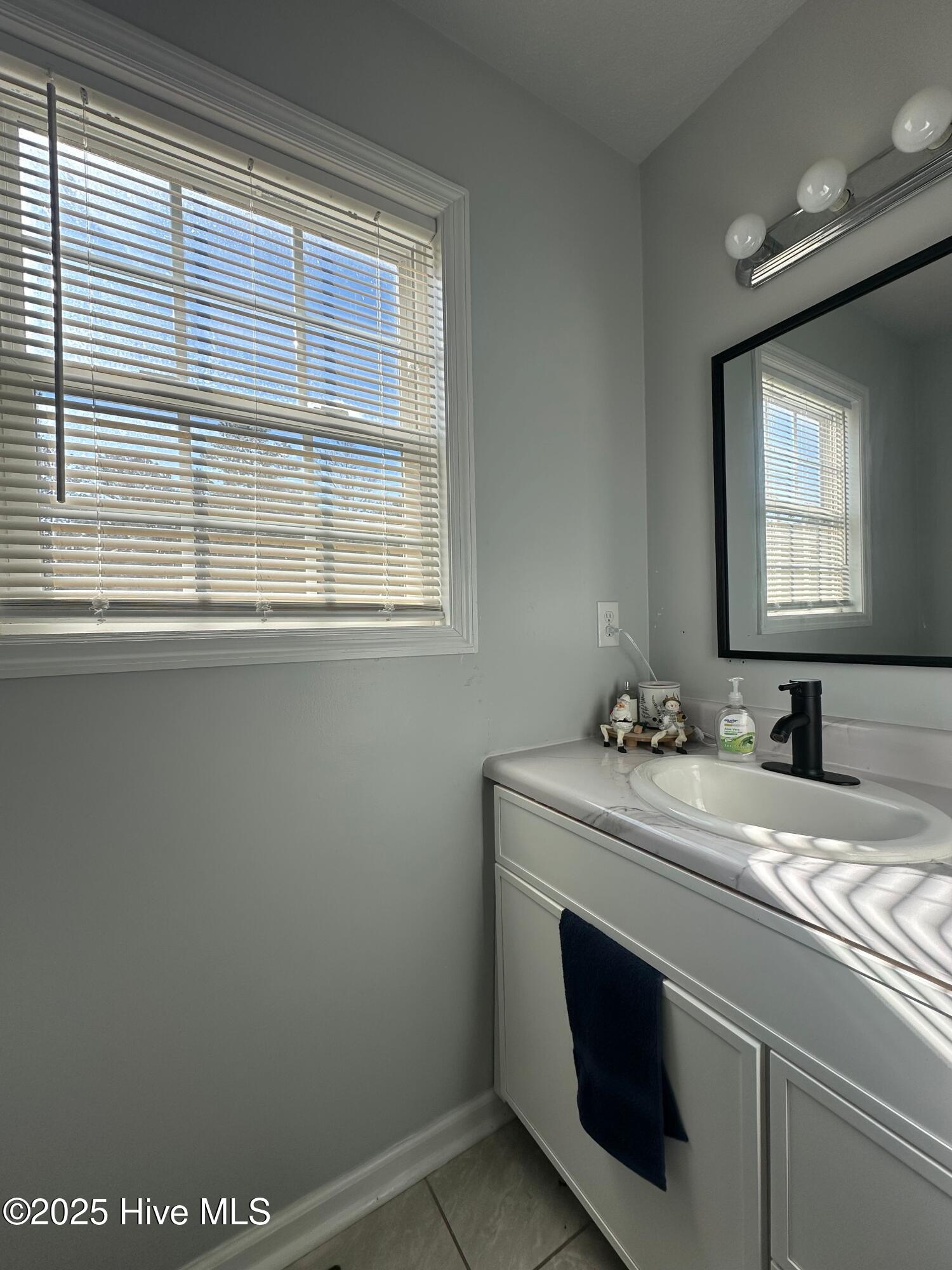 100545130 | Photo 12