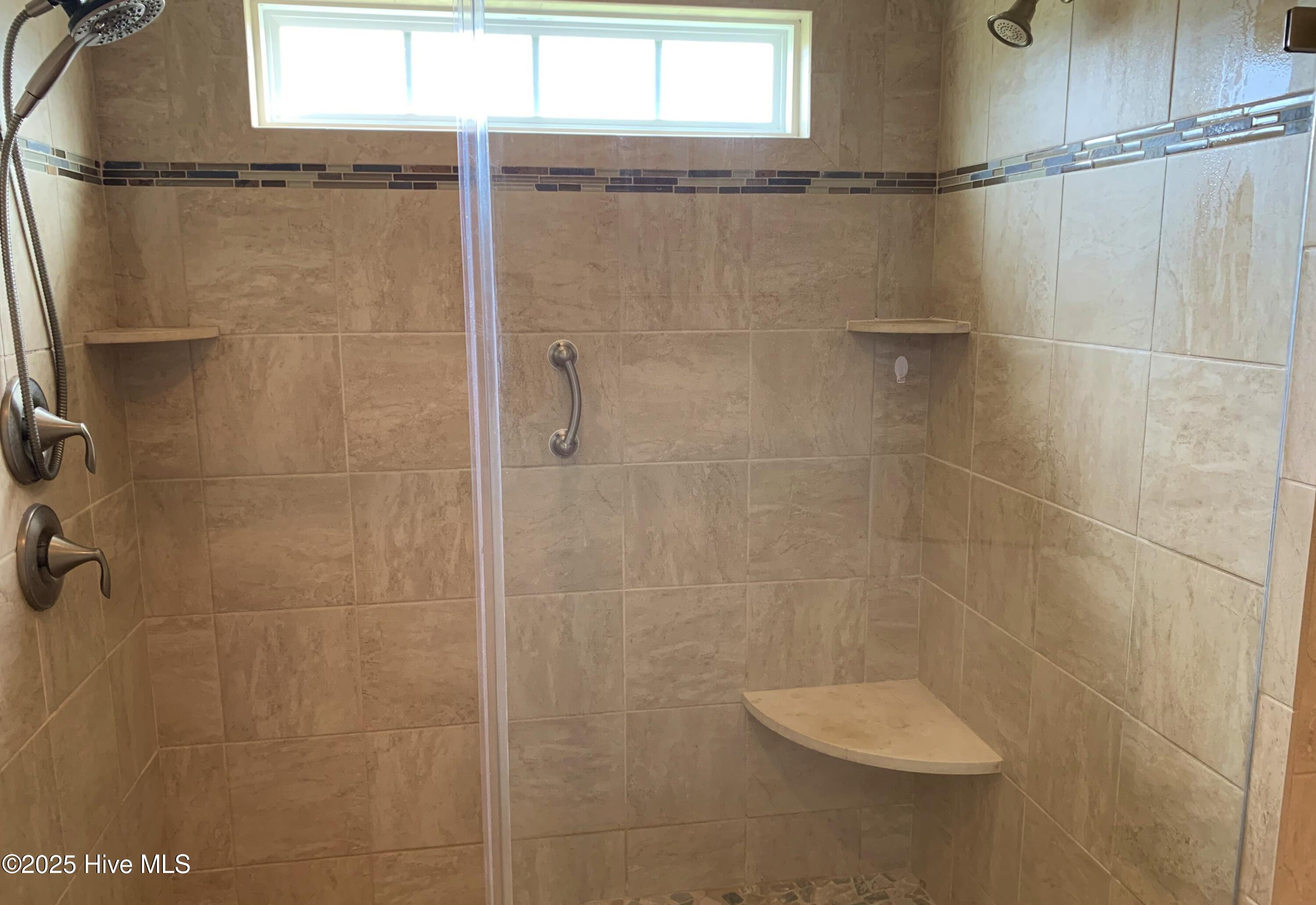 100534763 | Photo 26