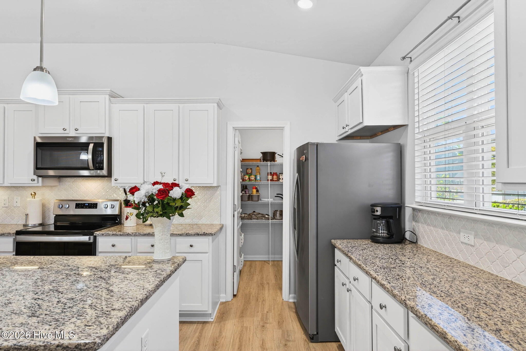 100555418 | Photo 14