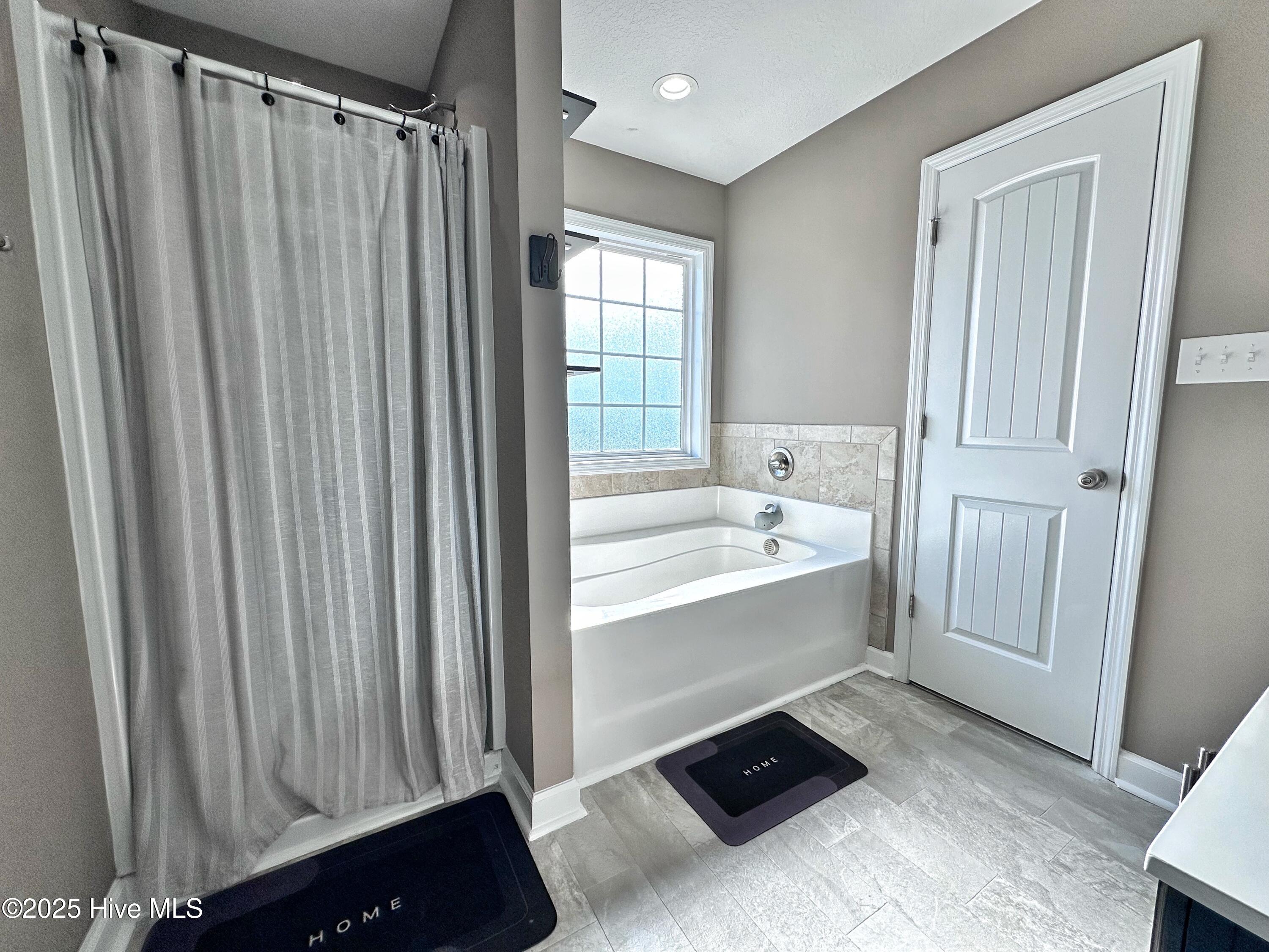 100545917 | Photo 35