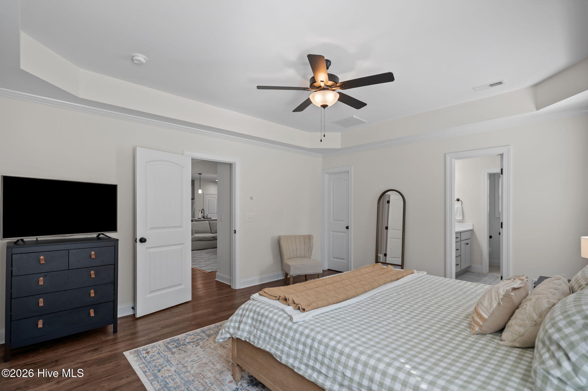 100557653 | Photo 25