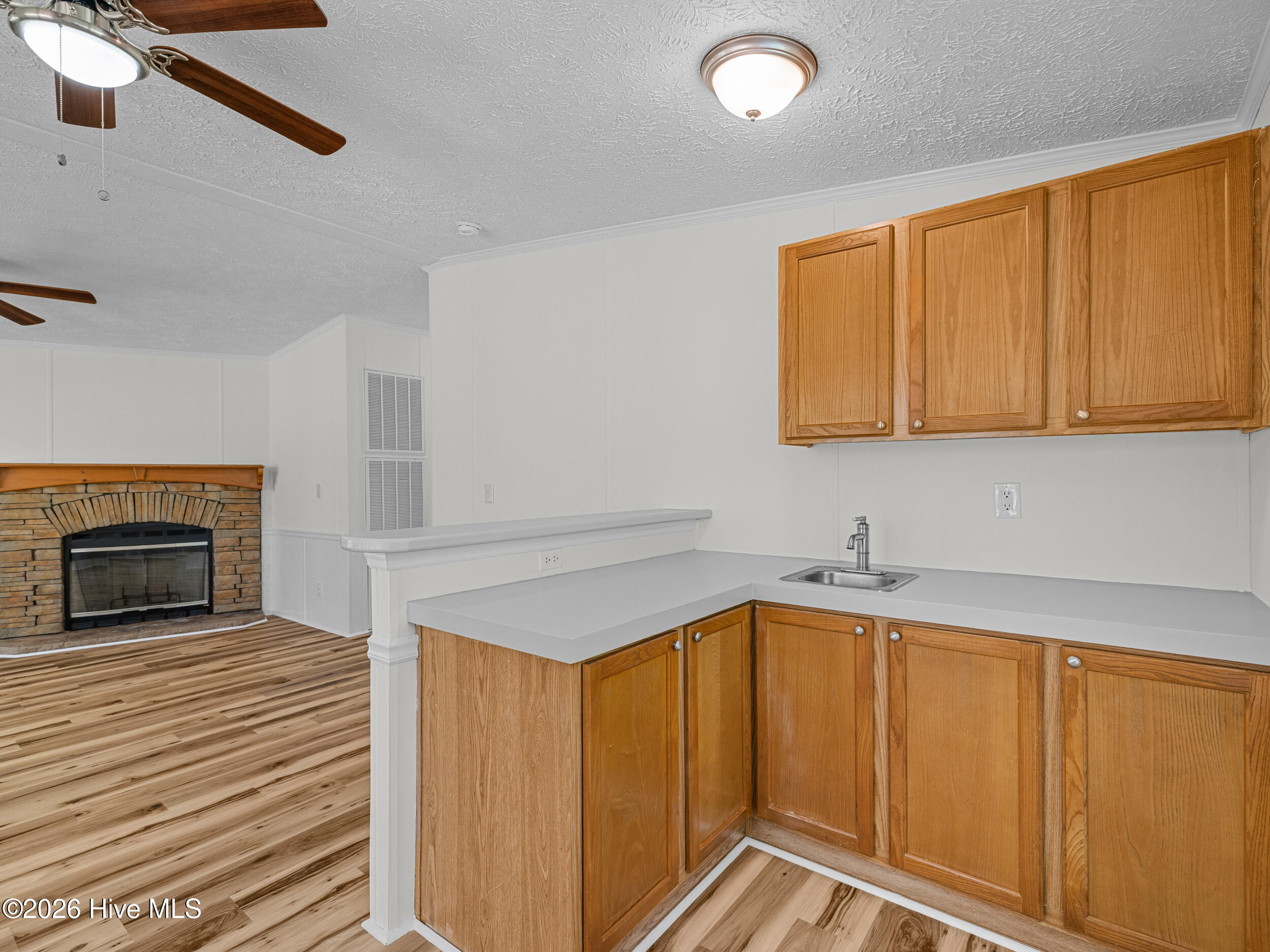 100560280 | Photo 42