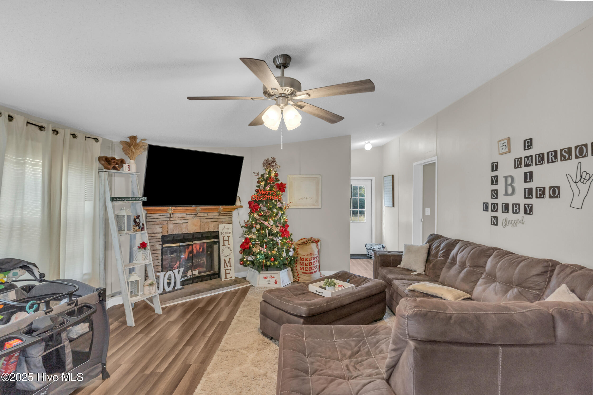 100543887 | Photo 19