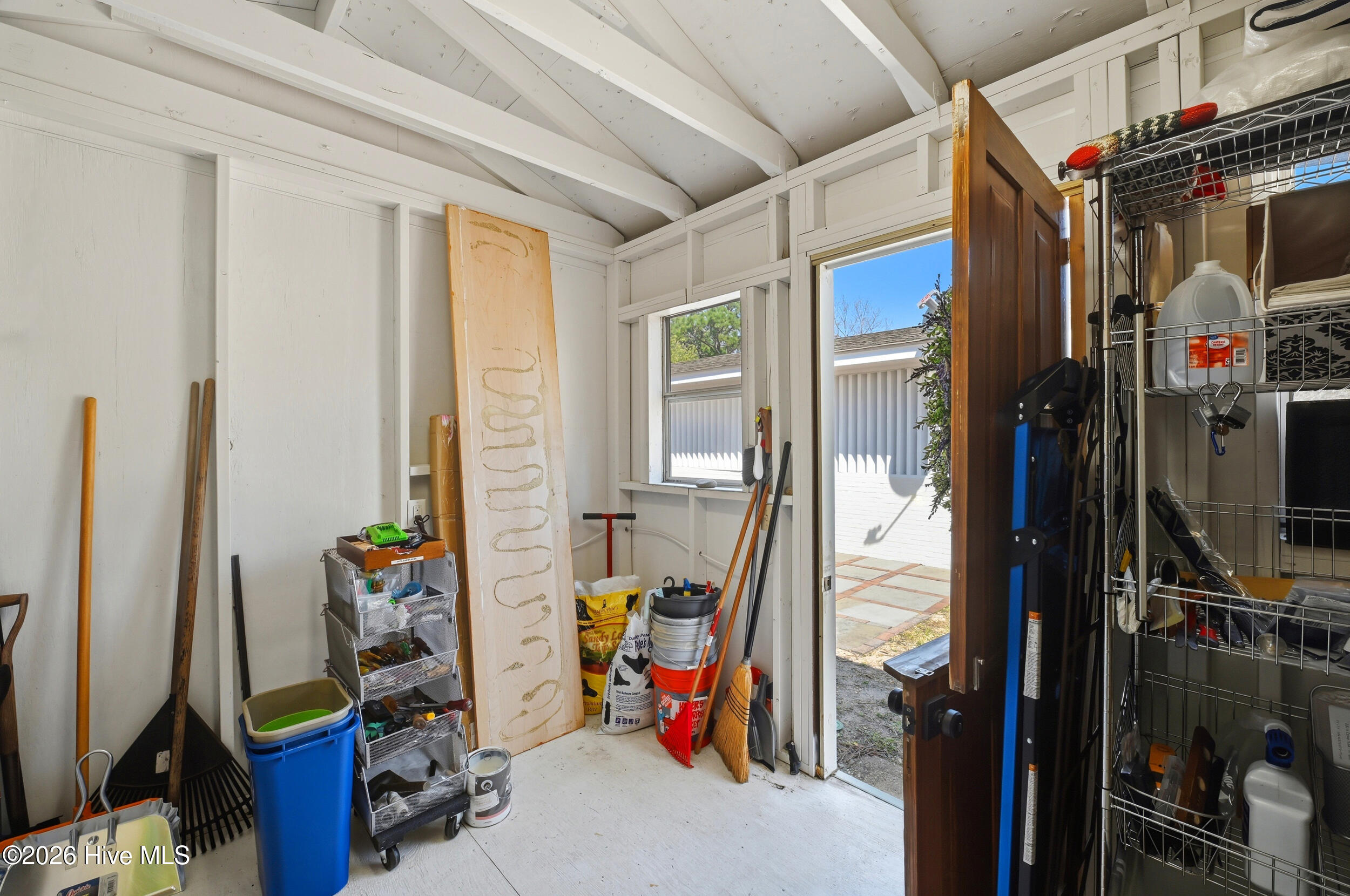 100570502 | Photo 45