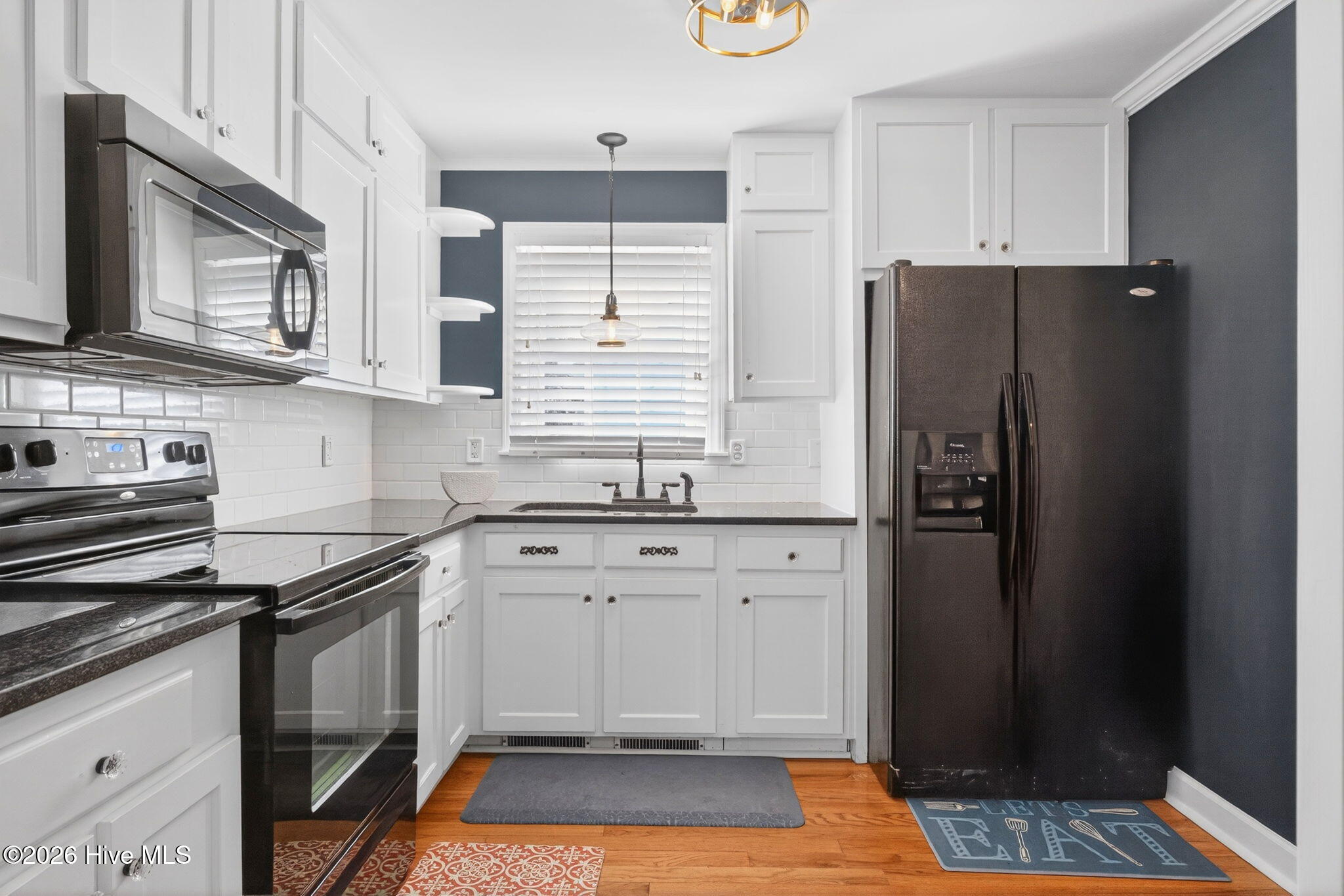 100558194 | Photo 27