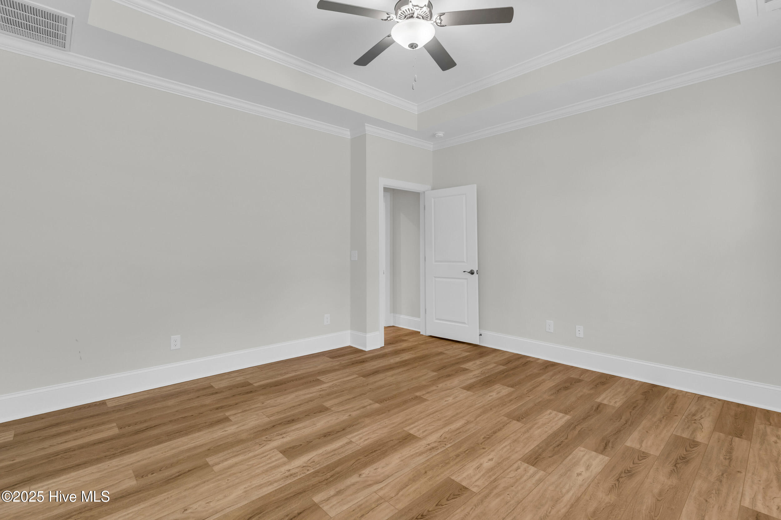 100532615 | Photo 17