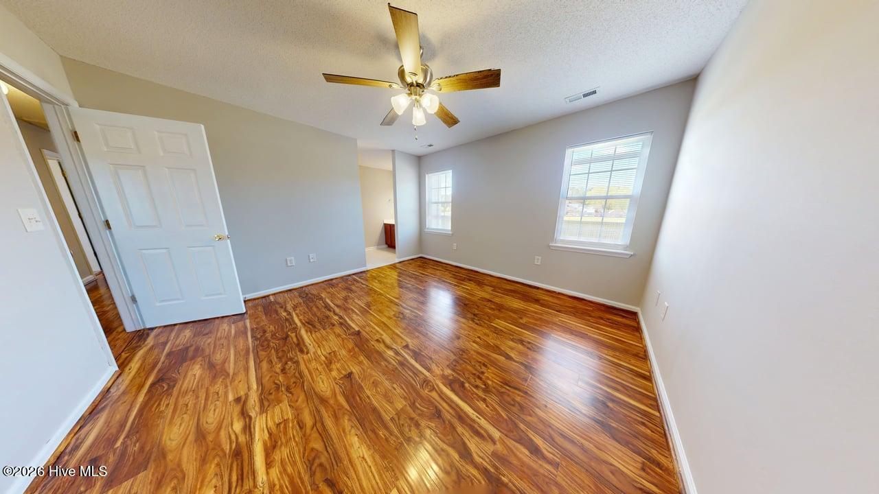 100564739 | Photo 21