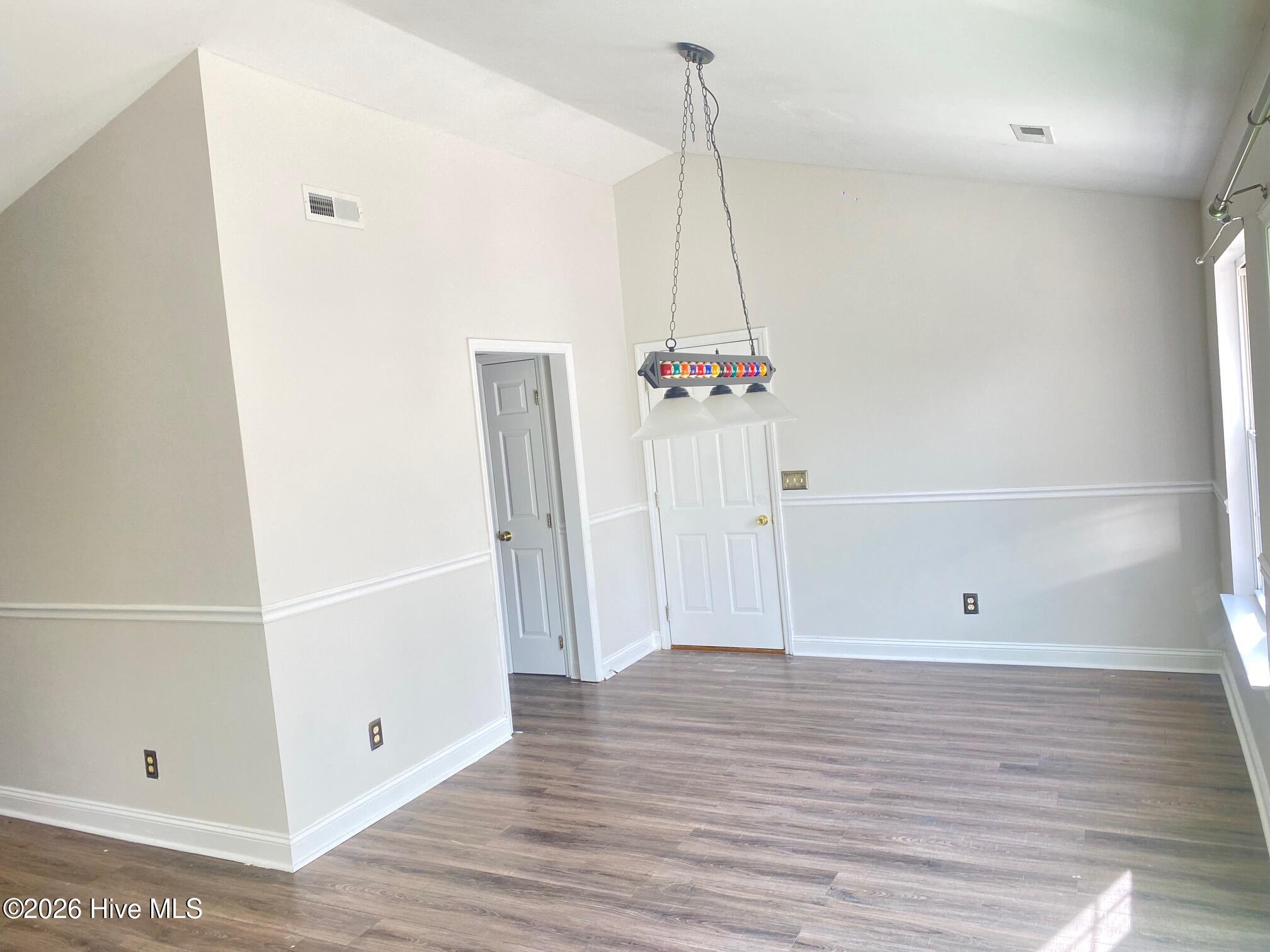 100556693 | Photo 11