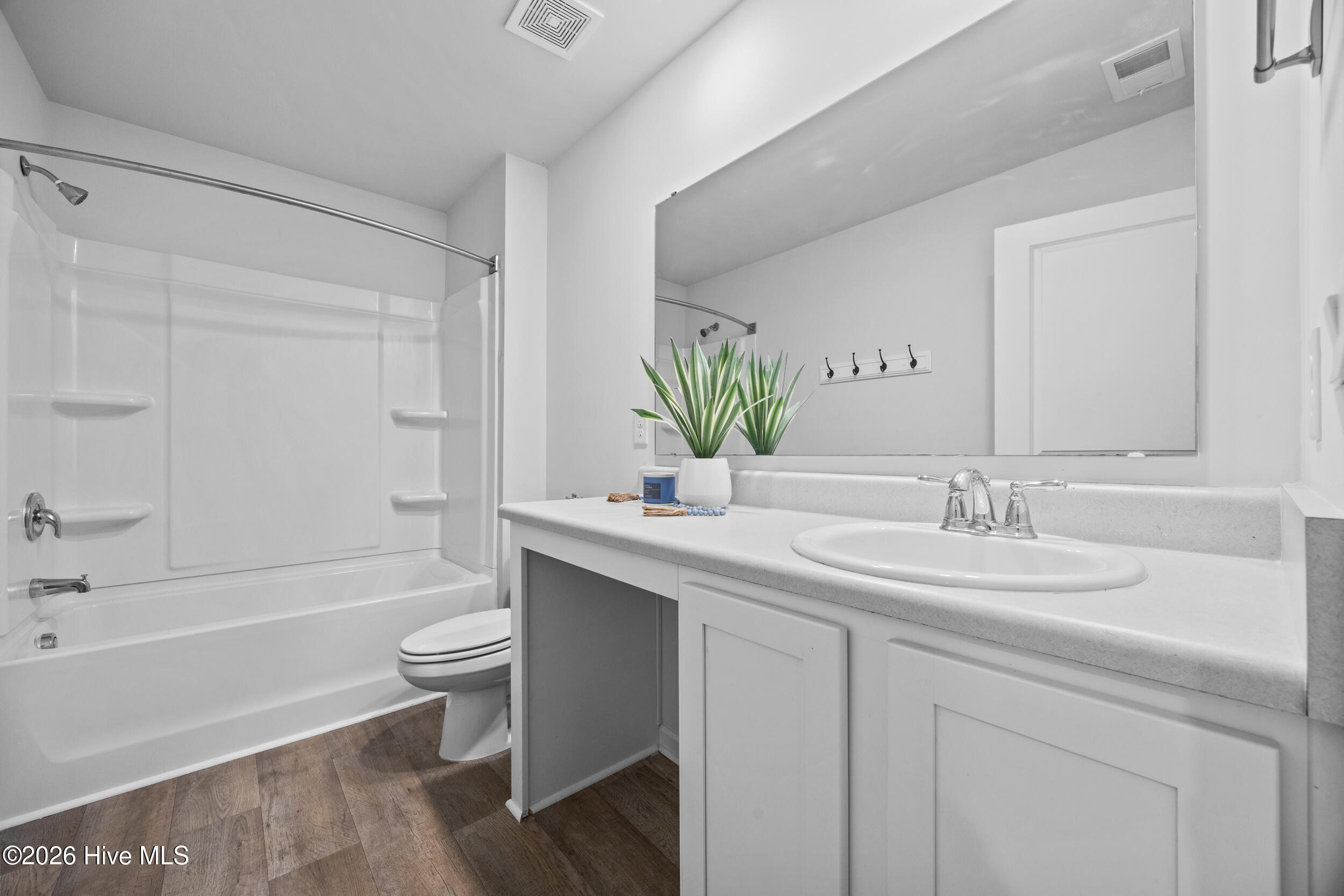 100556435 | Photo 35