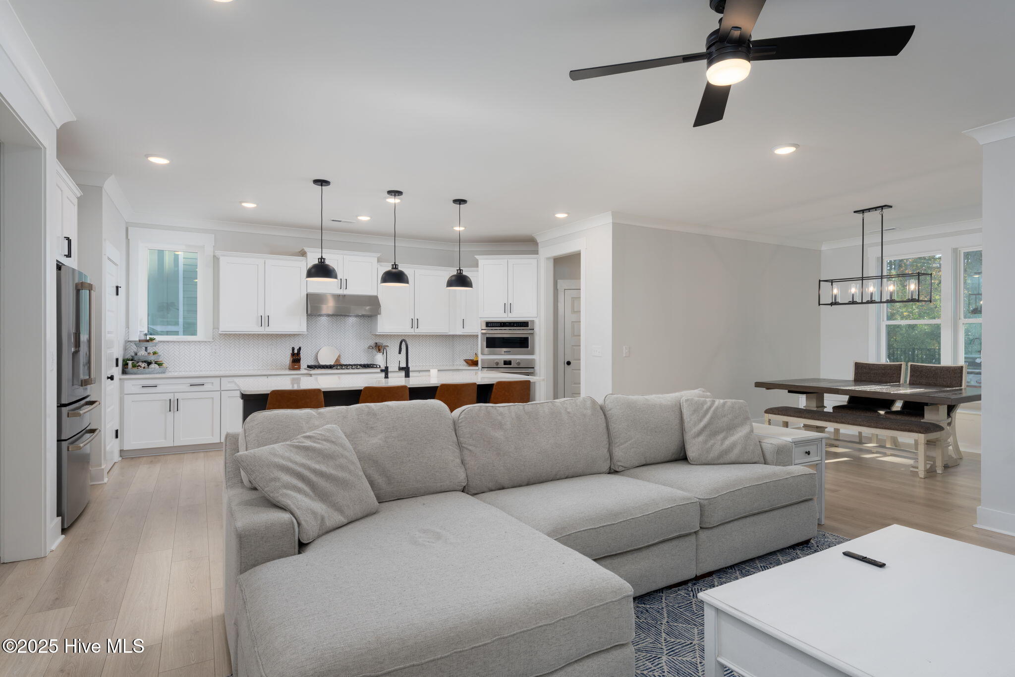 100542365 | Photo 13