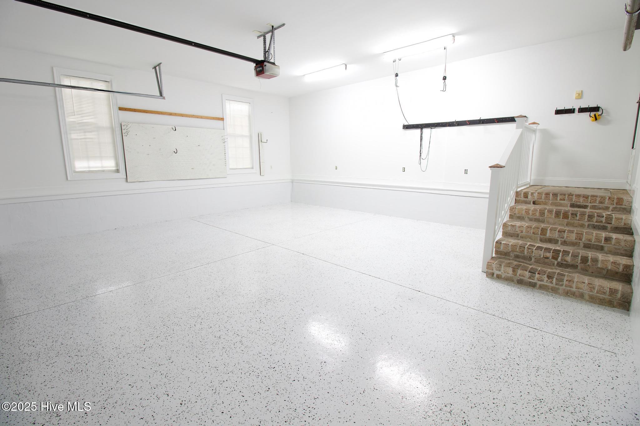 100518600 | Photo 53