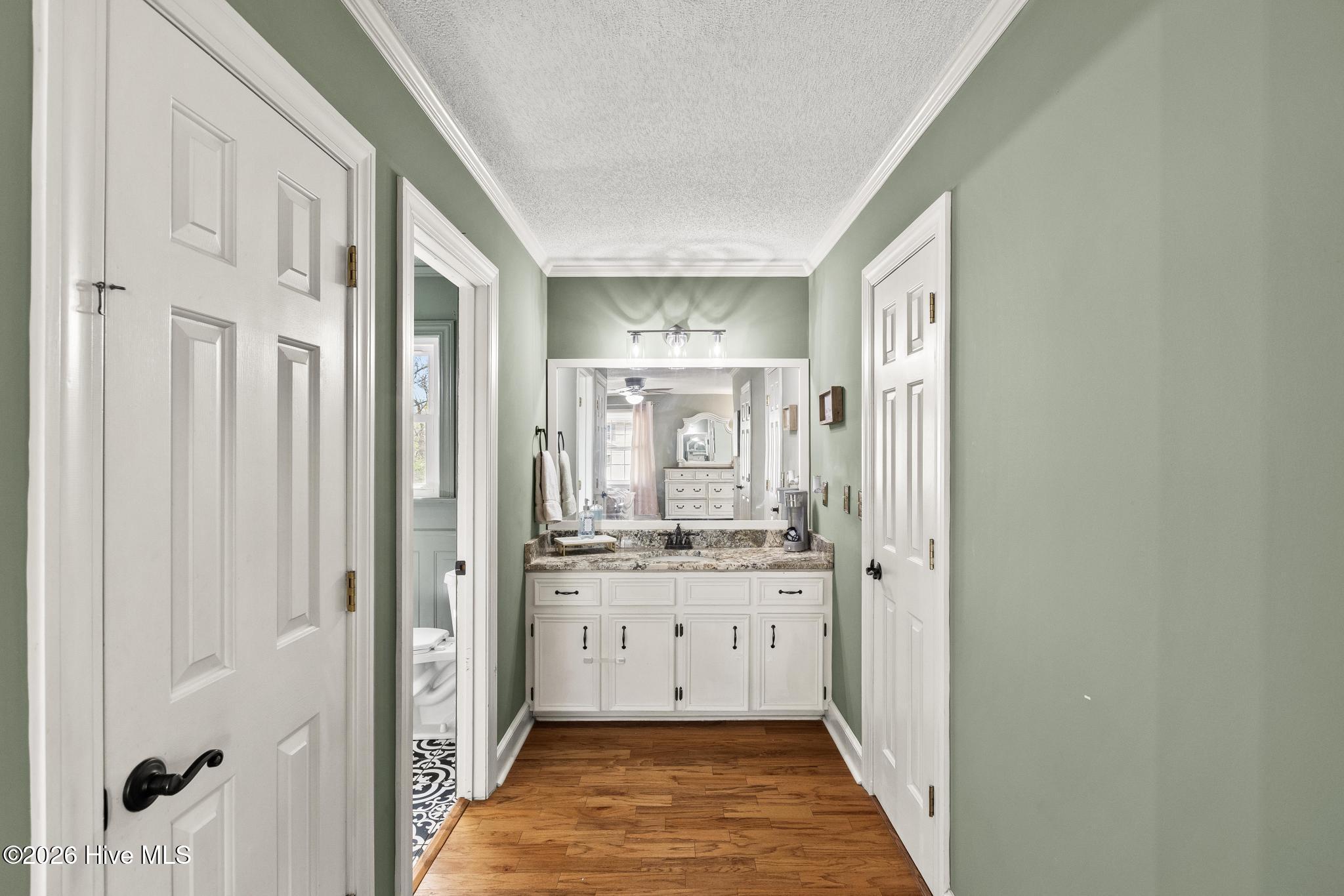 100563926 | Photo 28