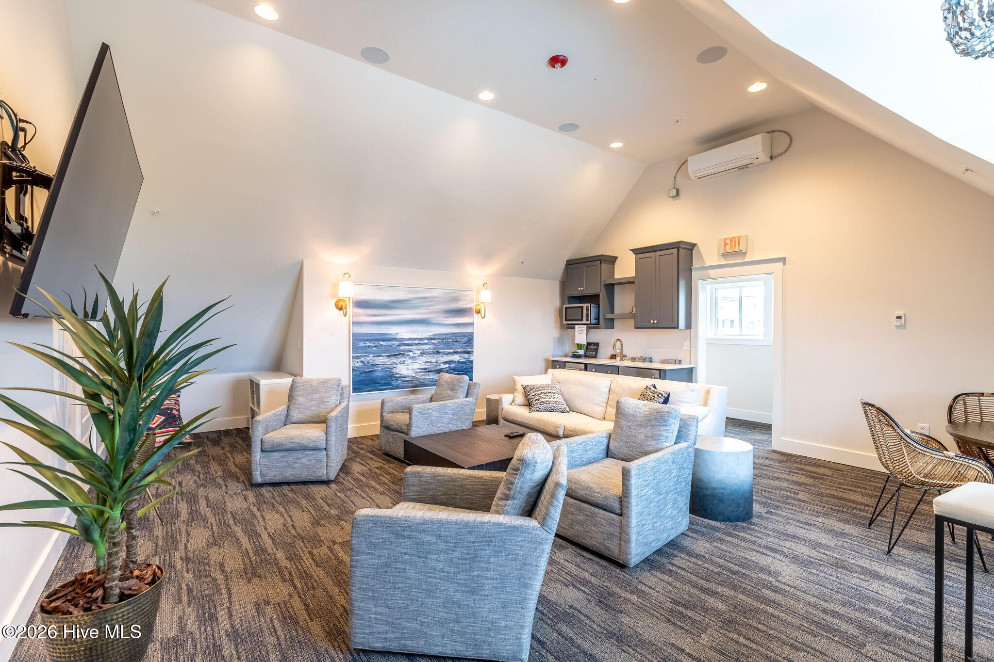 100558696 | Photo 31