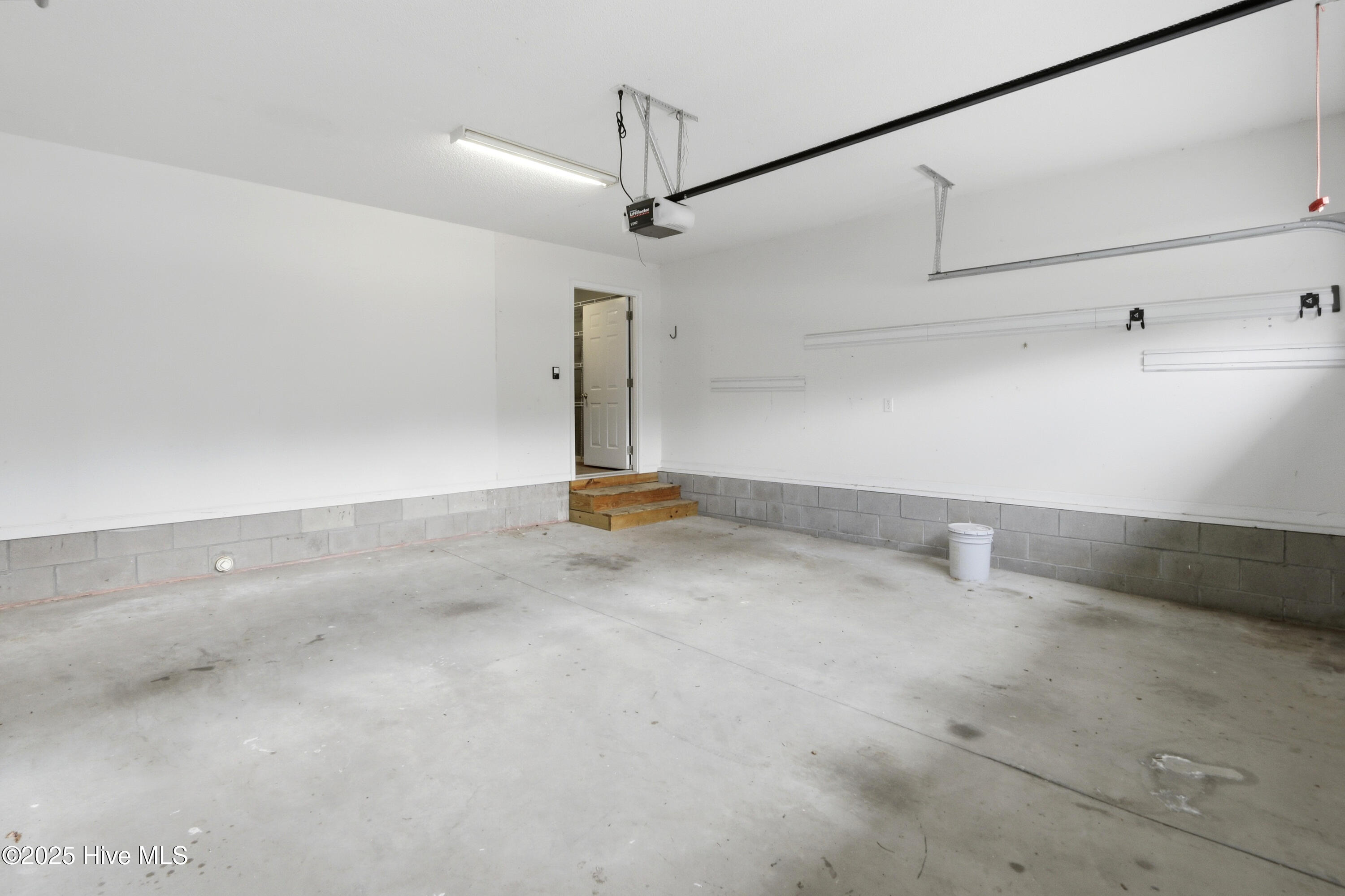 100531186 | Photo 45