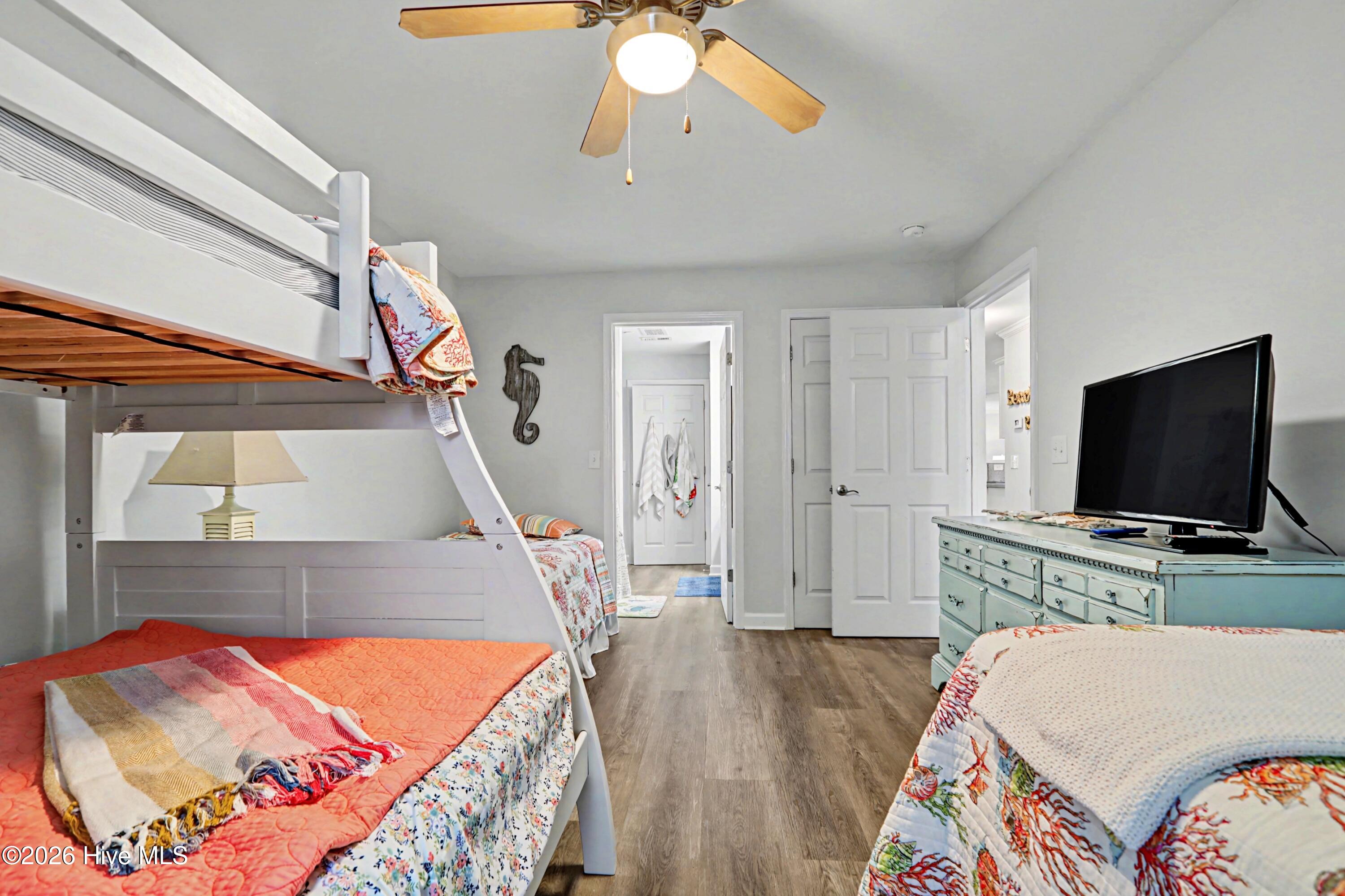 100561250 | Photo 10