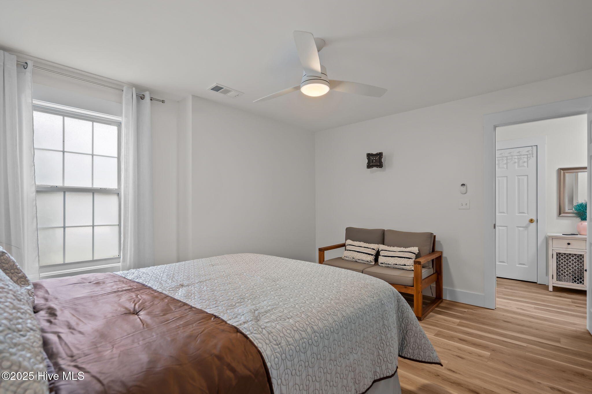 100543916 | Photo 33