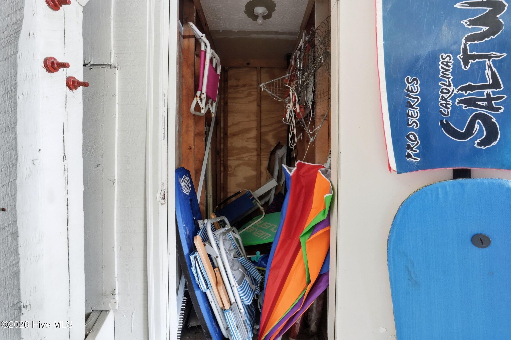 100557699 | Photo 35