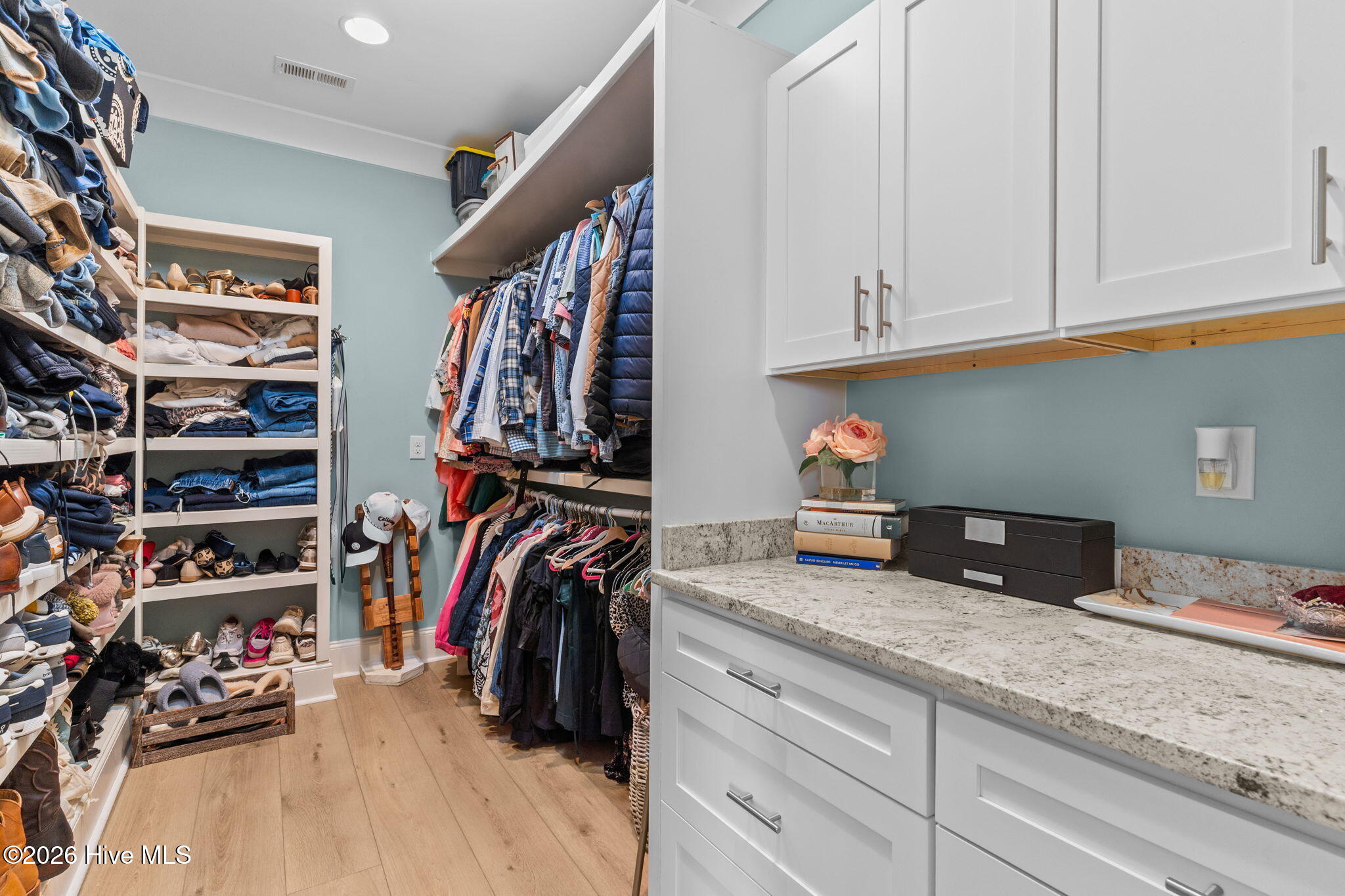 100557179 | Photo 22