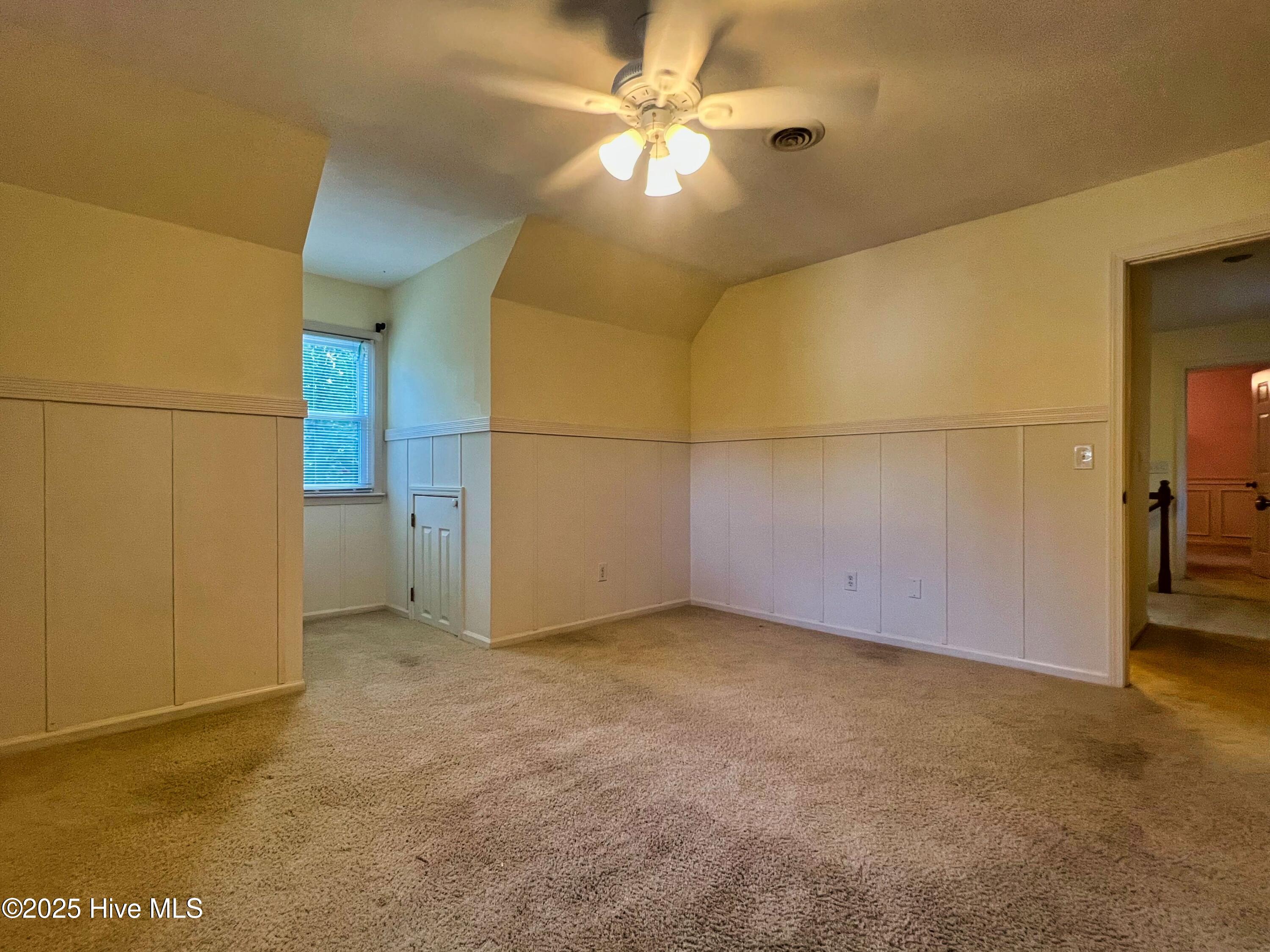 100521049 | Photo 32