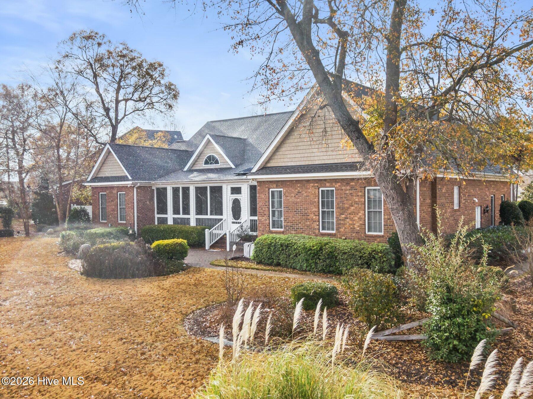 100547238 | Photo 35