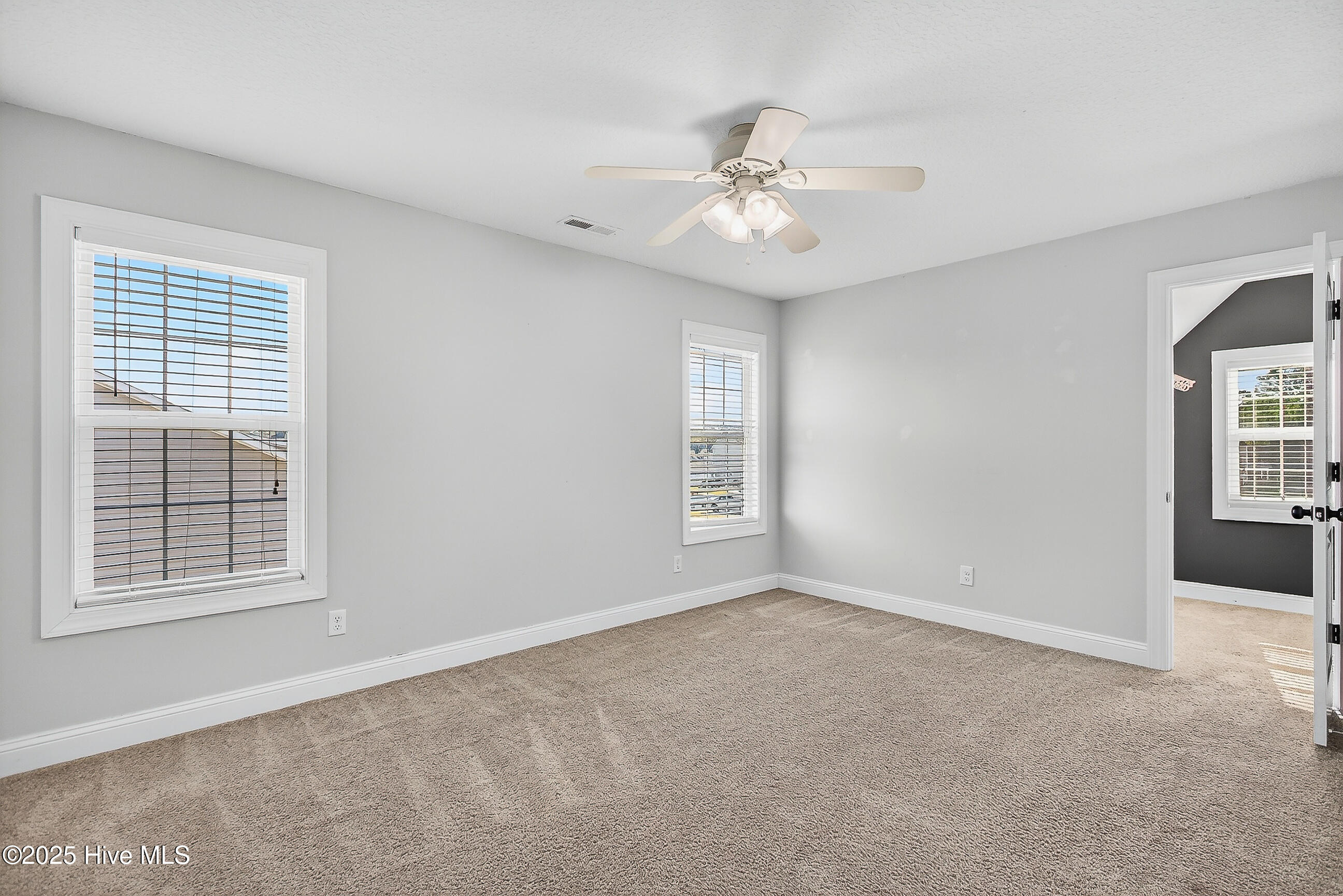 100541345 | Photo 31