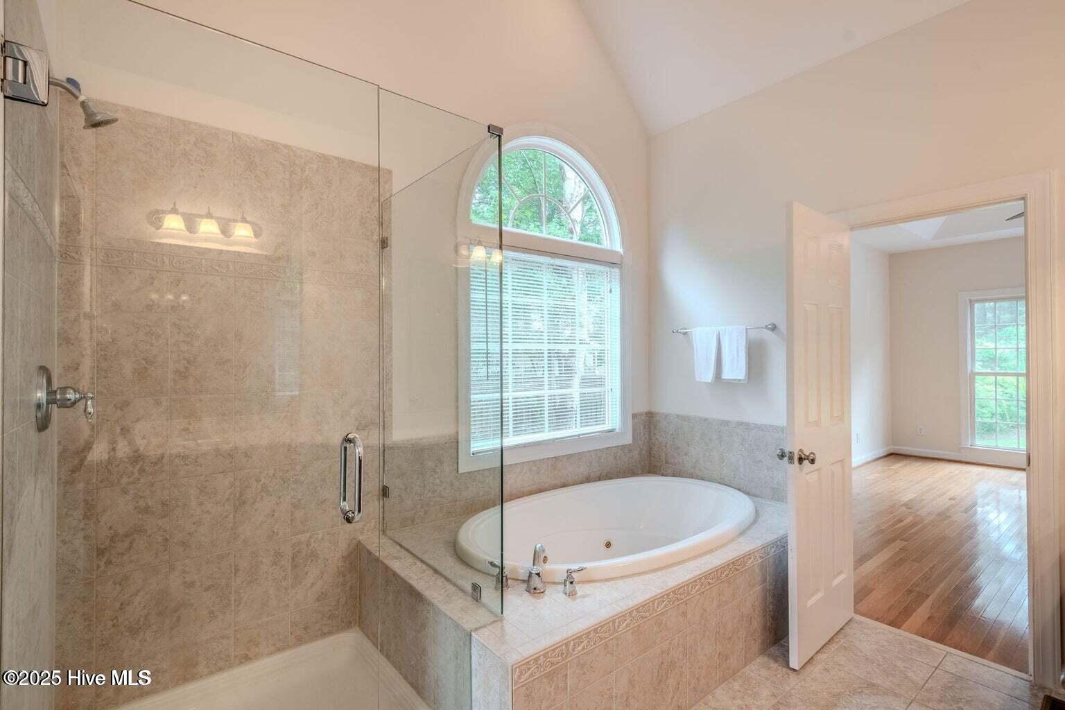 100538415 | Photo 13