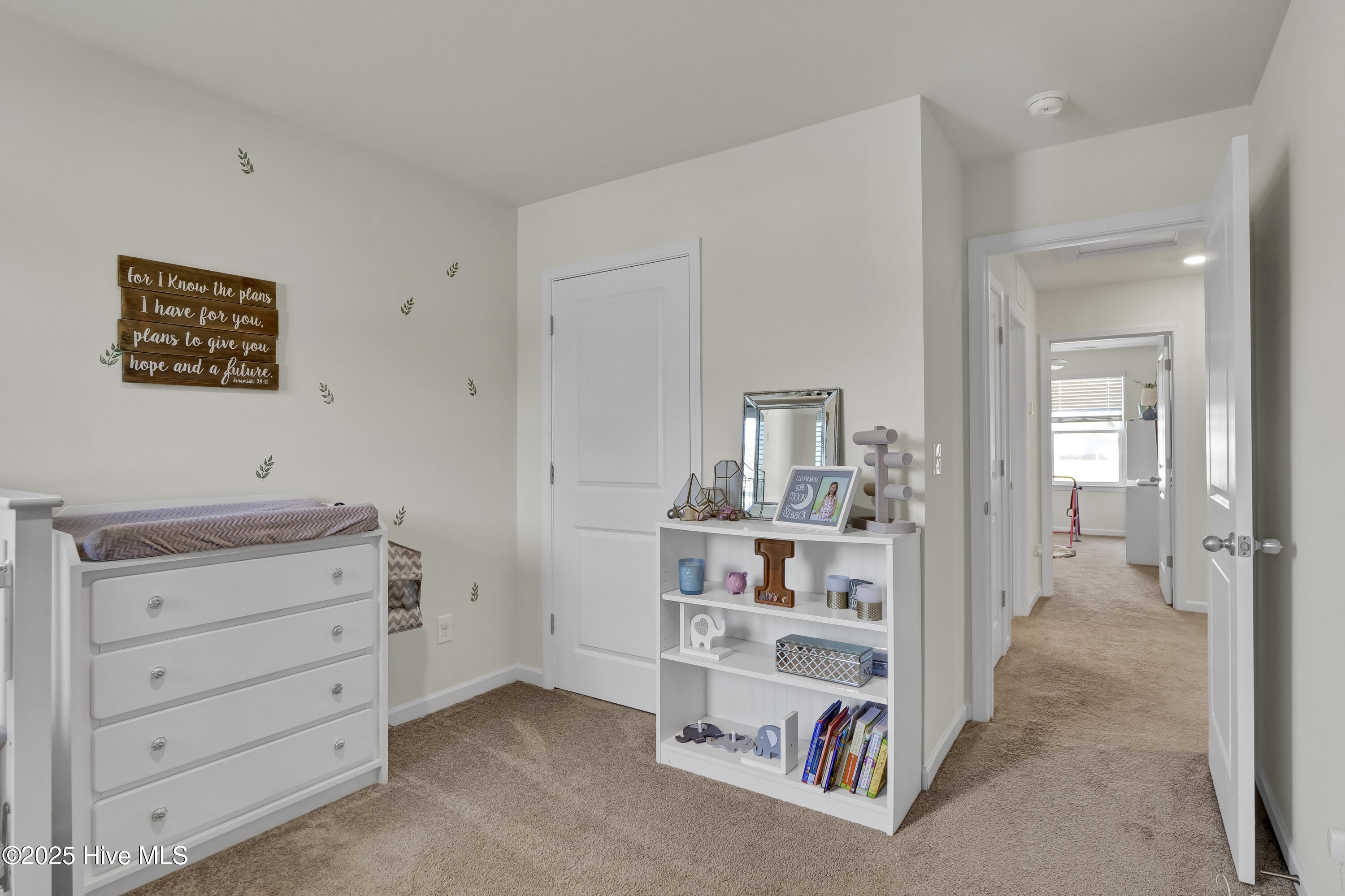 100561368 | Photo 25