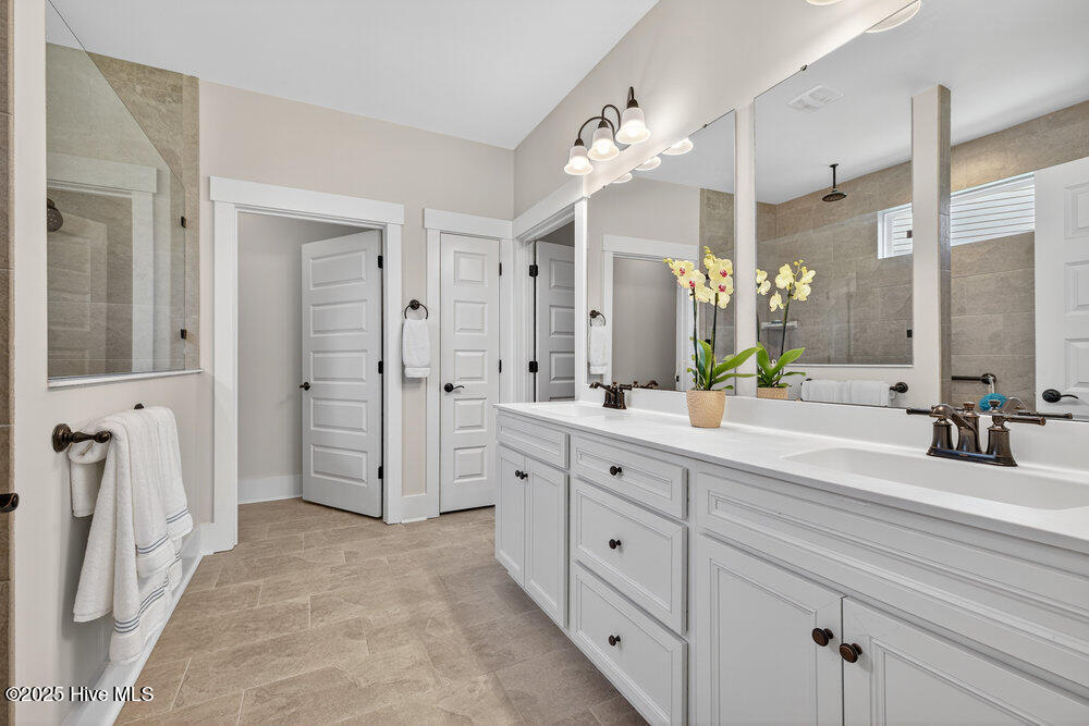 100525944 | Photo 19