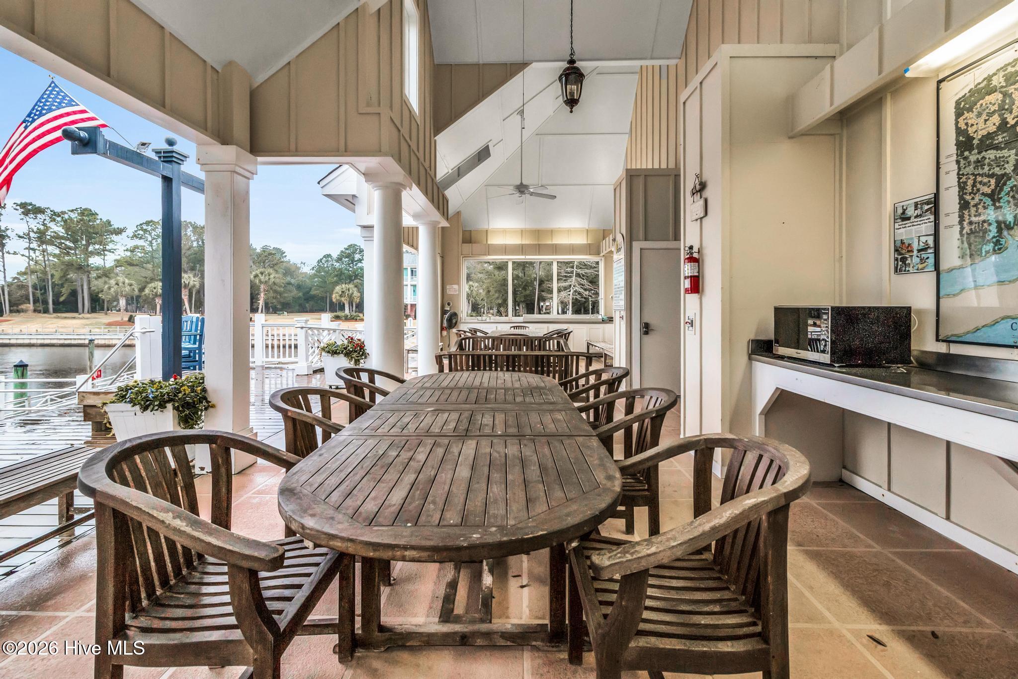 100548084 | Photo 19