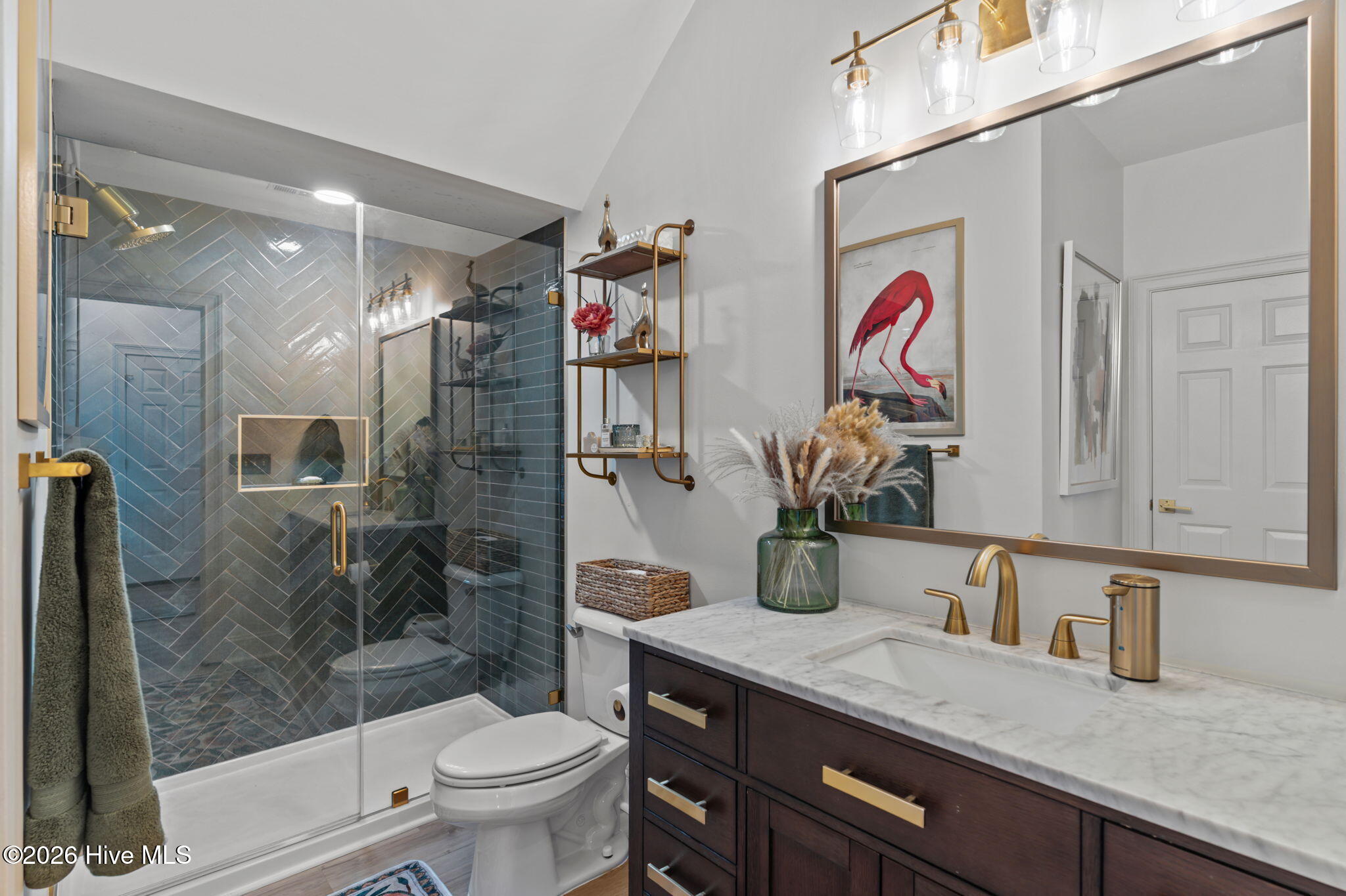 100557264 | Photo 21