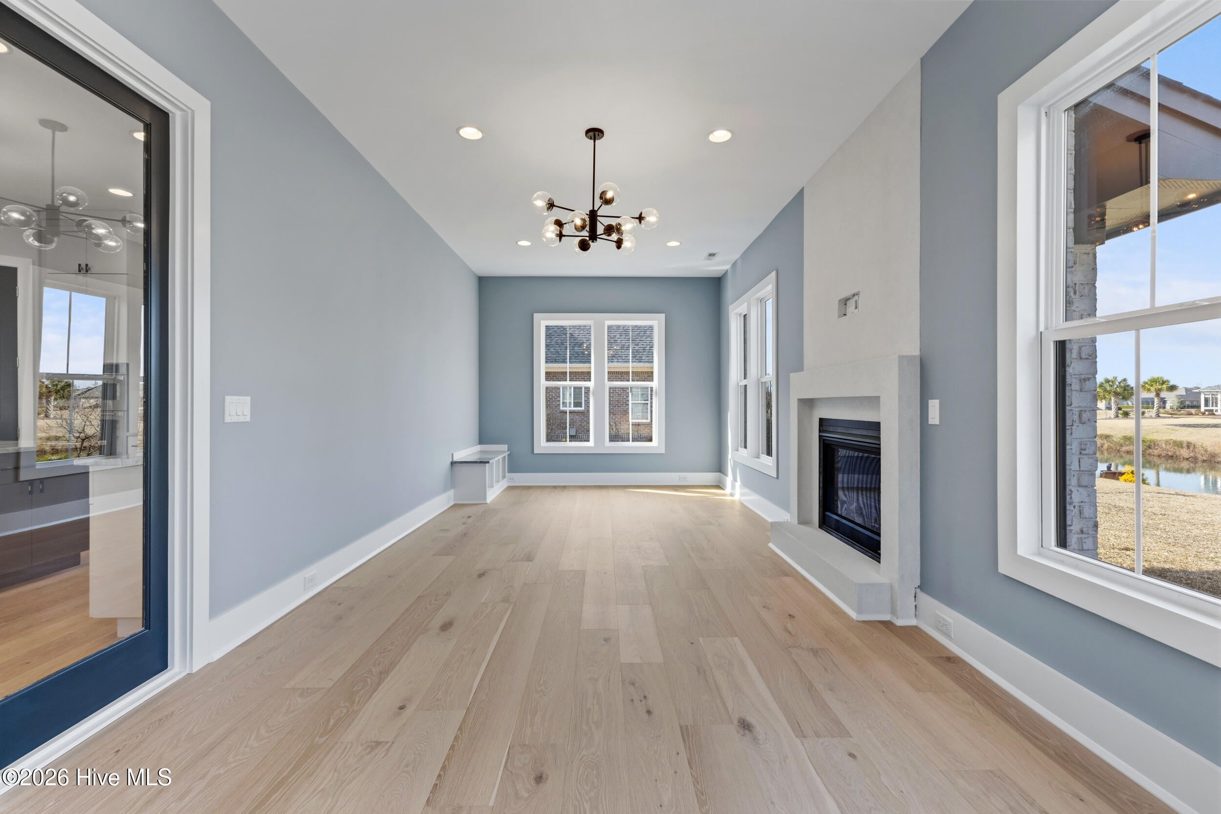 100556188 | Photo 34