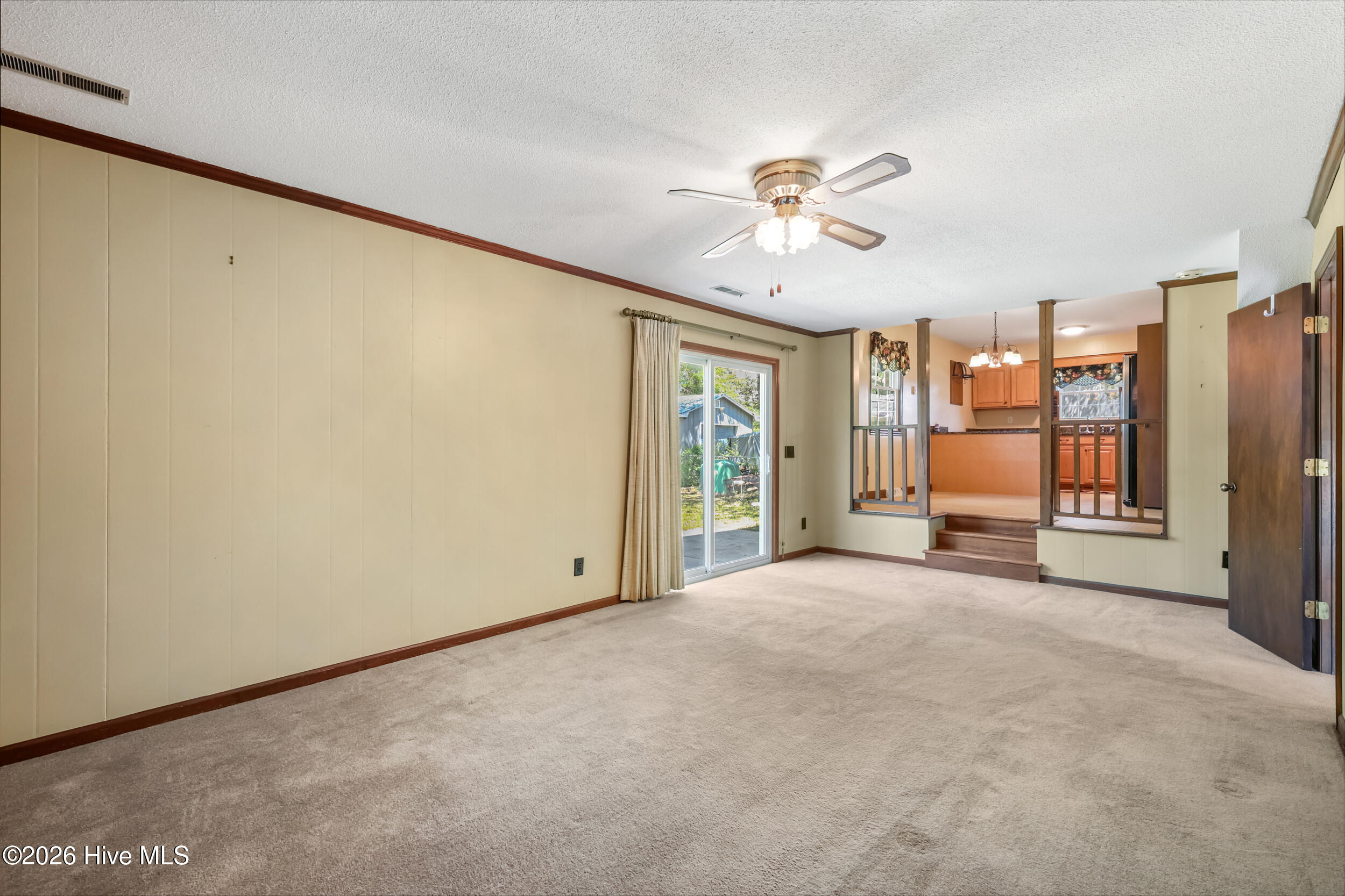 100567633 | Photo 12