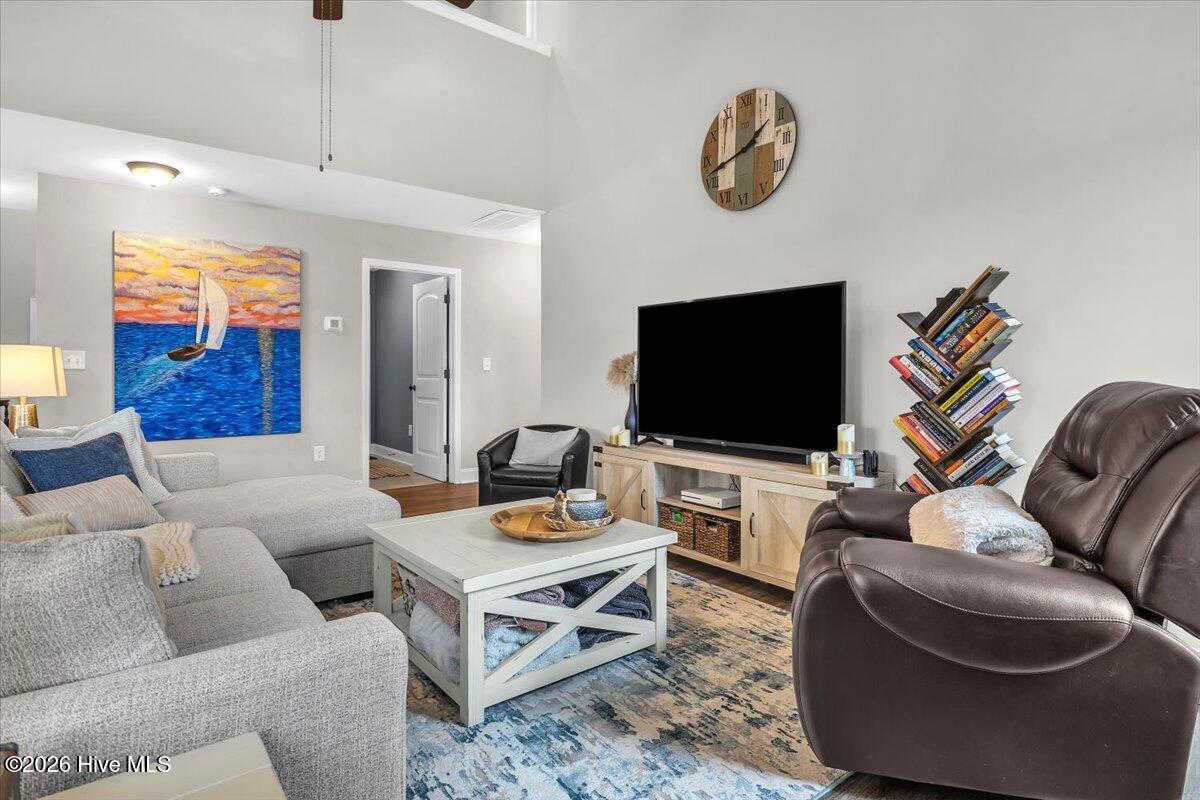 100558740 | Photo 20