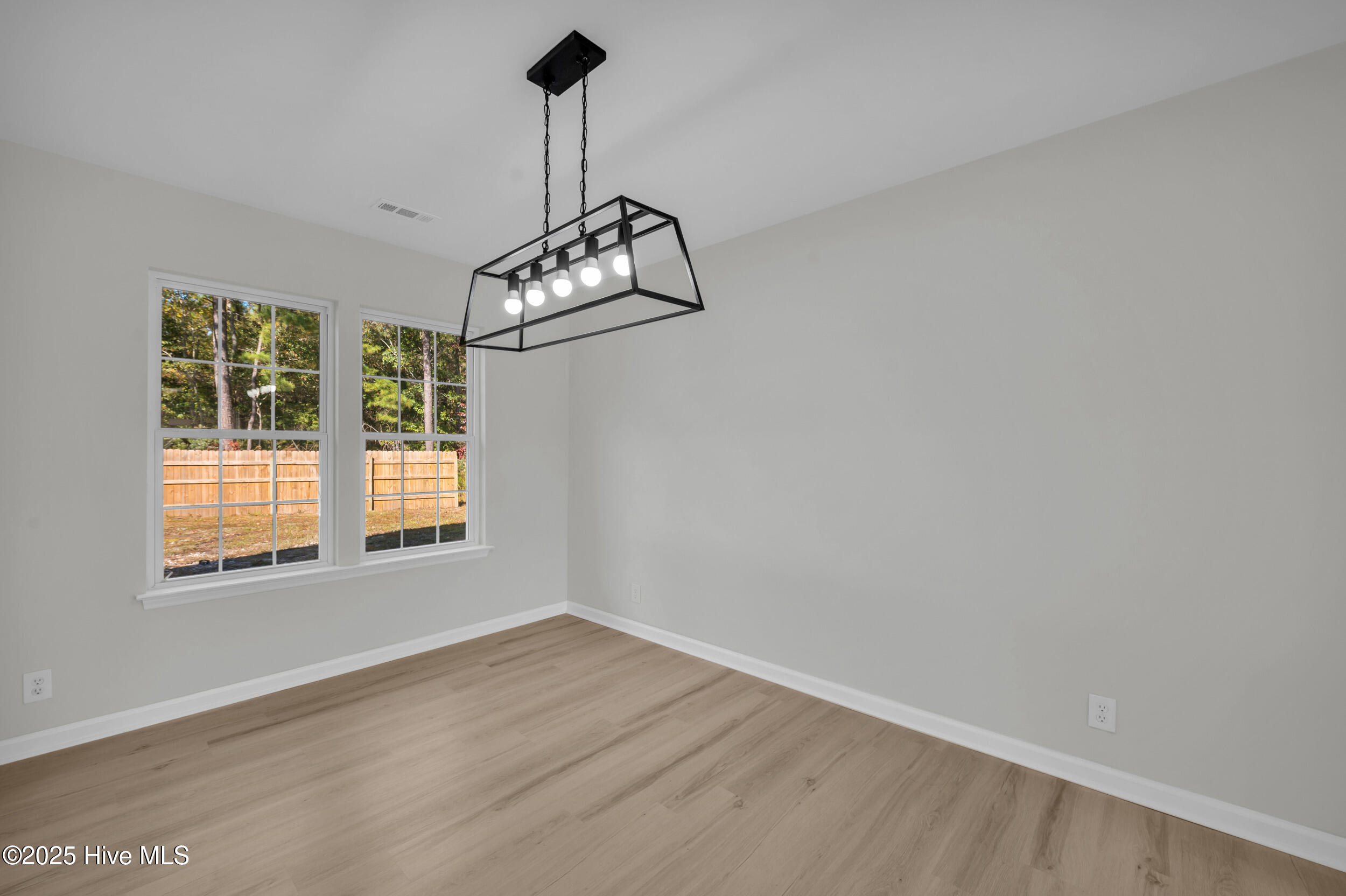 100540827 | Photo 10