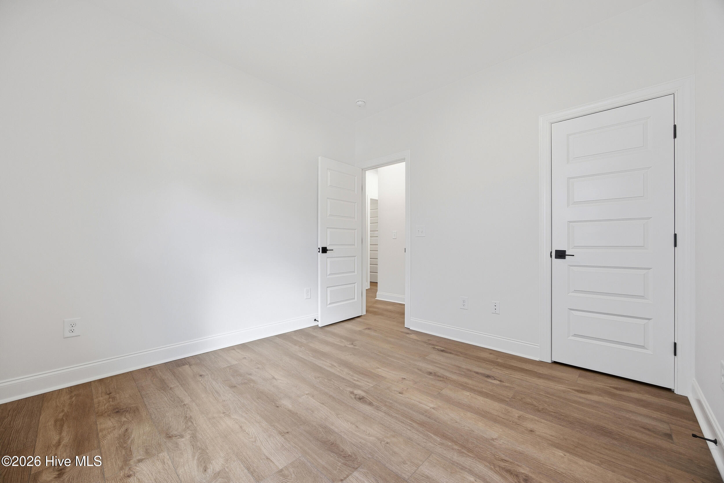 100540369 | Photo 32