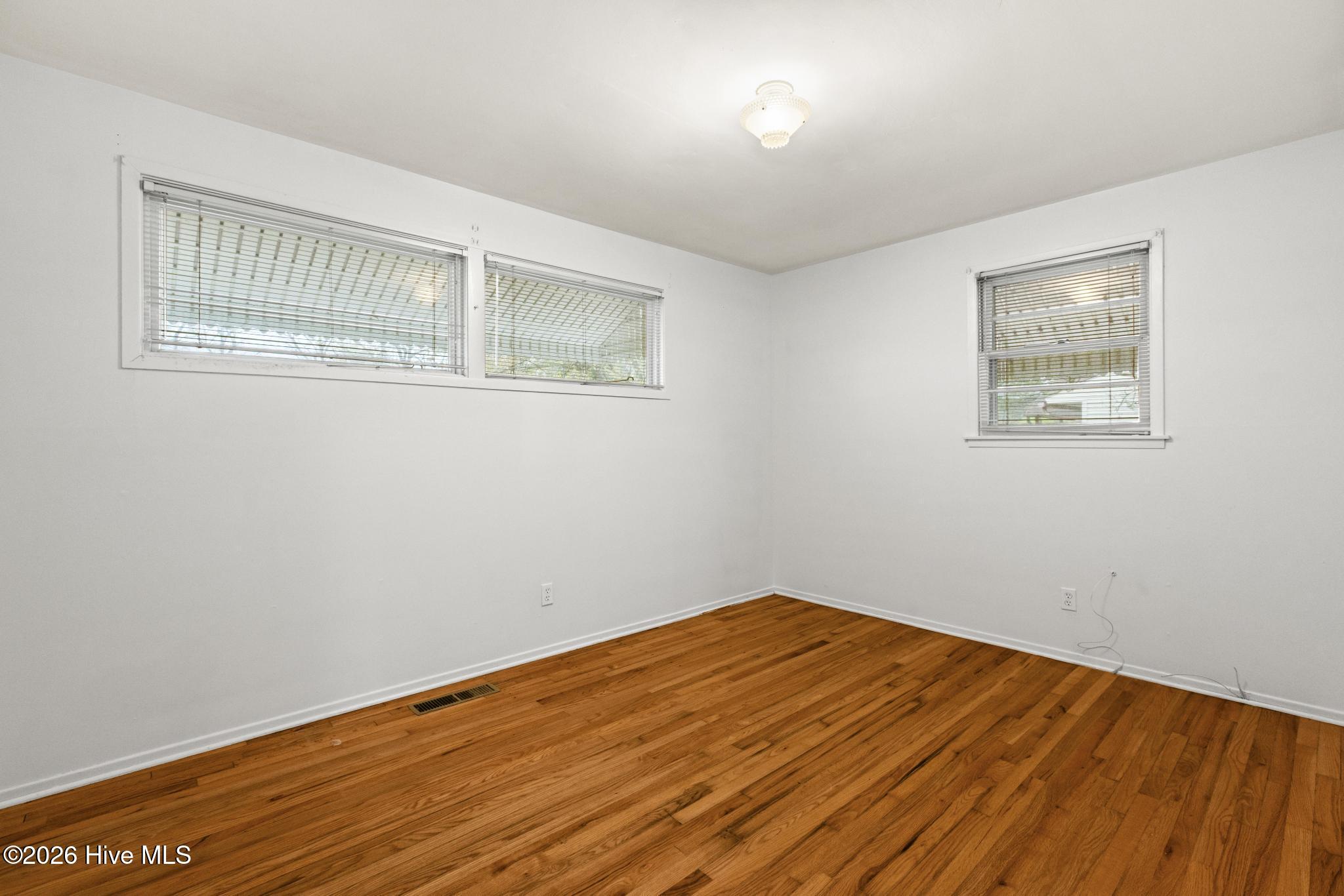 100560797 | Photo 17