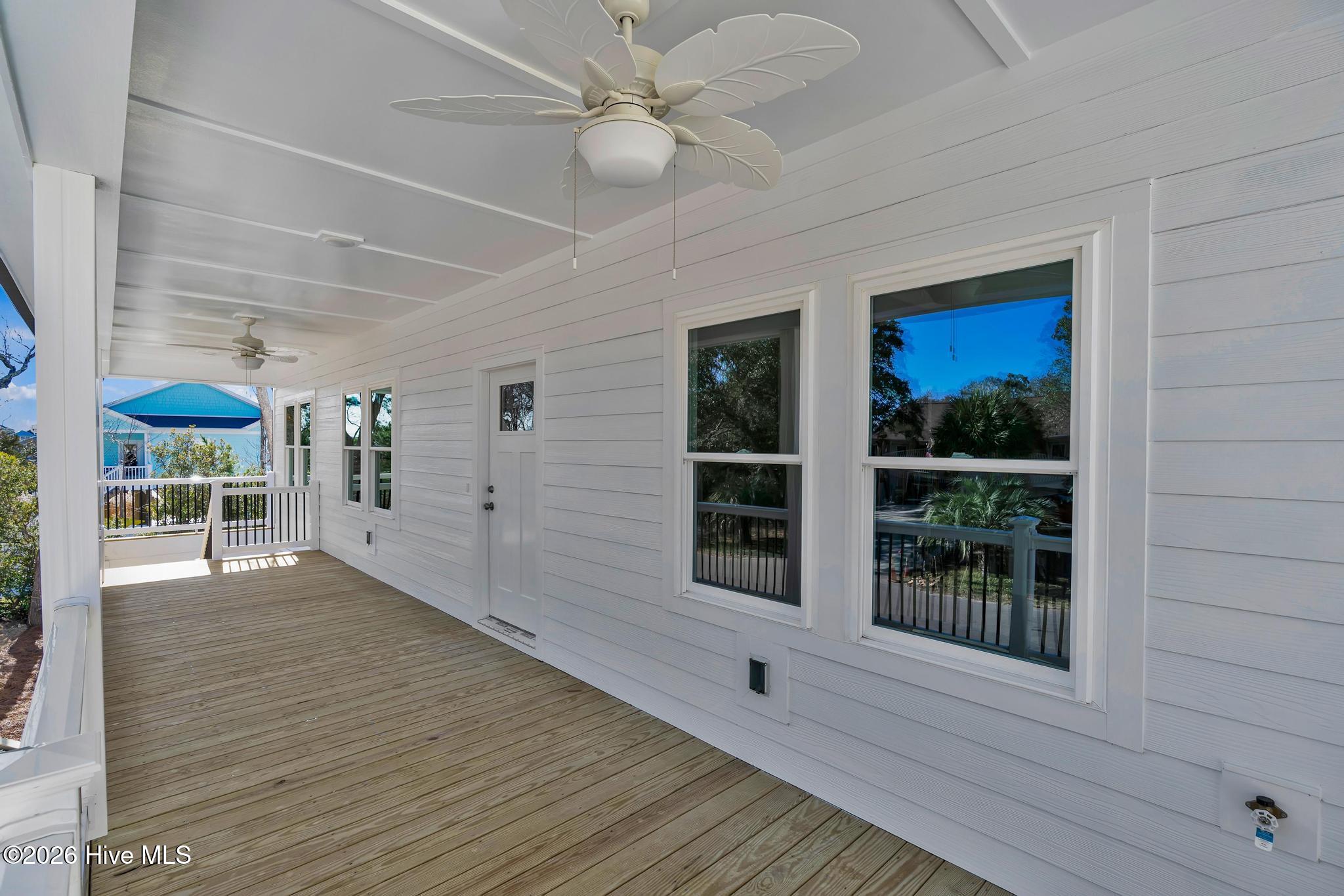 100549638 | Photo 11