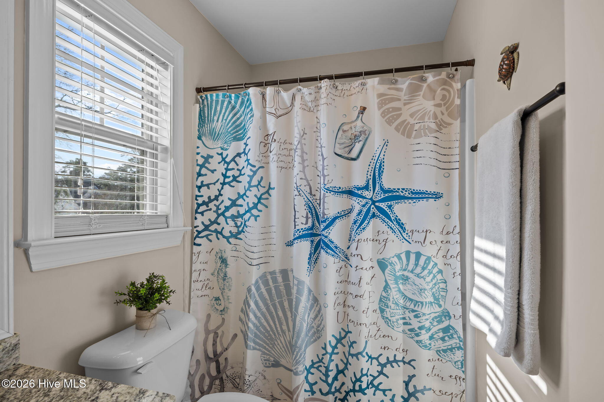 100549761 | Photo 32