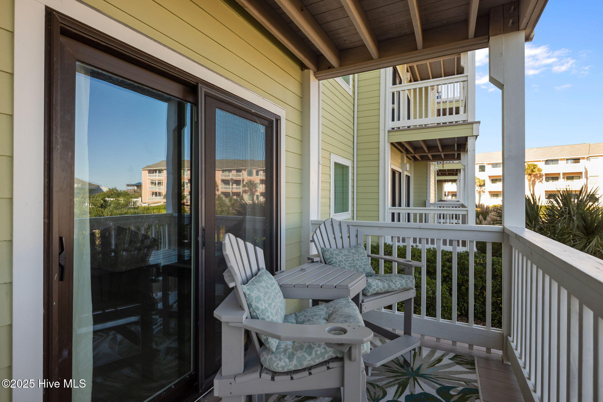 100536863 | Photo 41