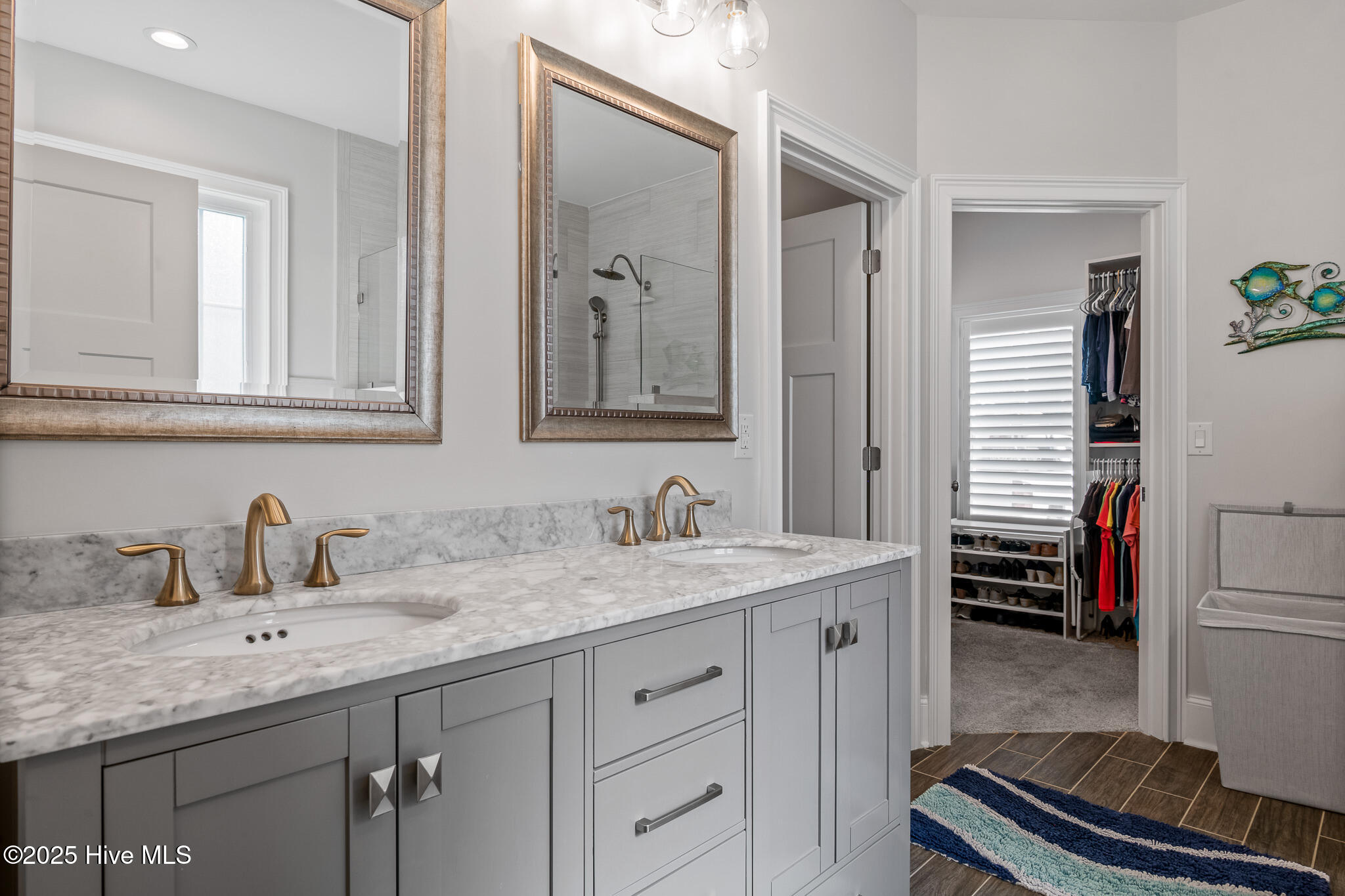 100526725 | Photo 22