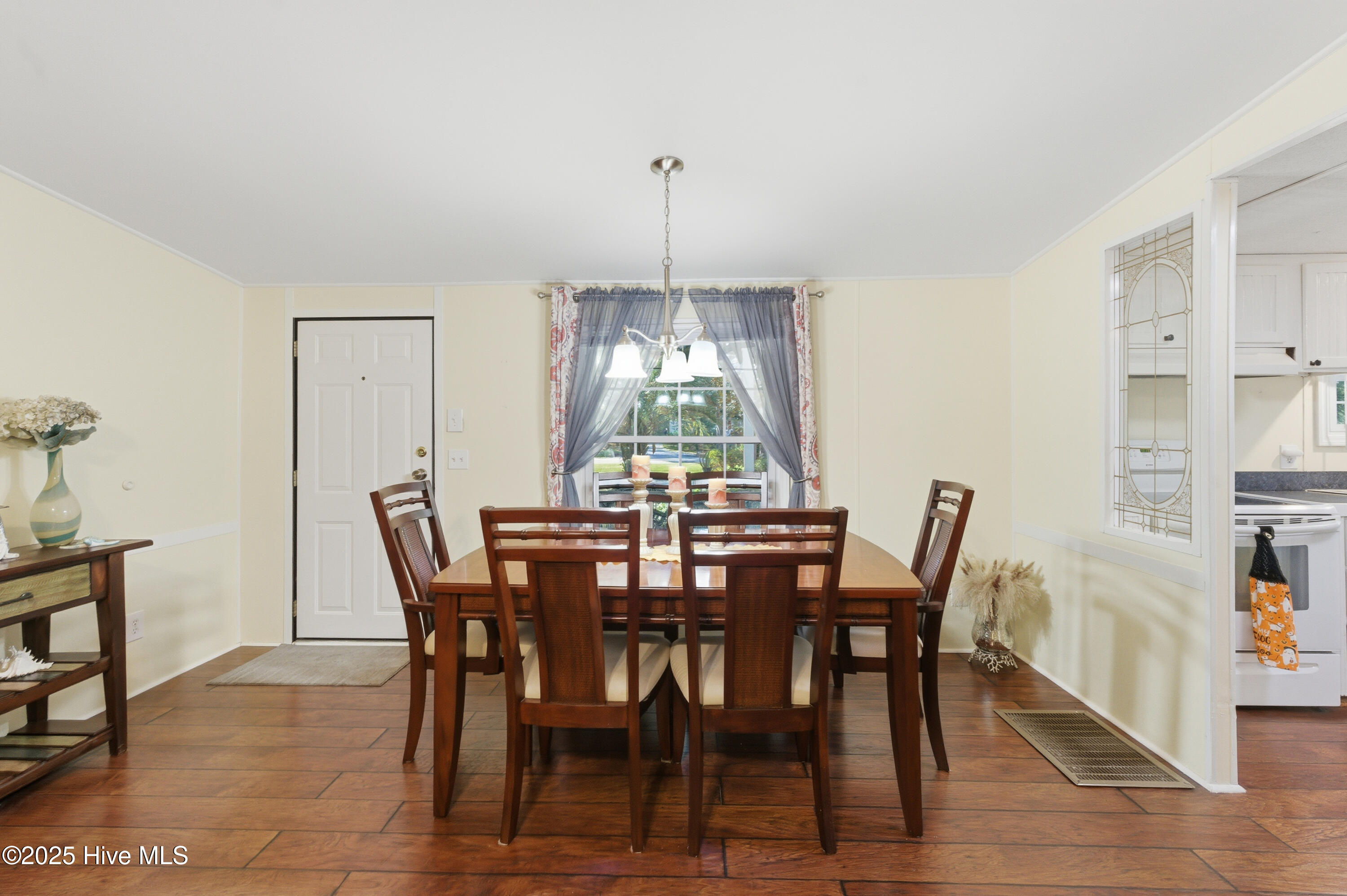 100538513 | Photo 43